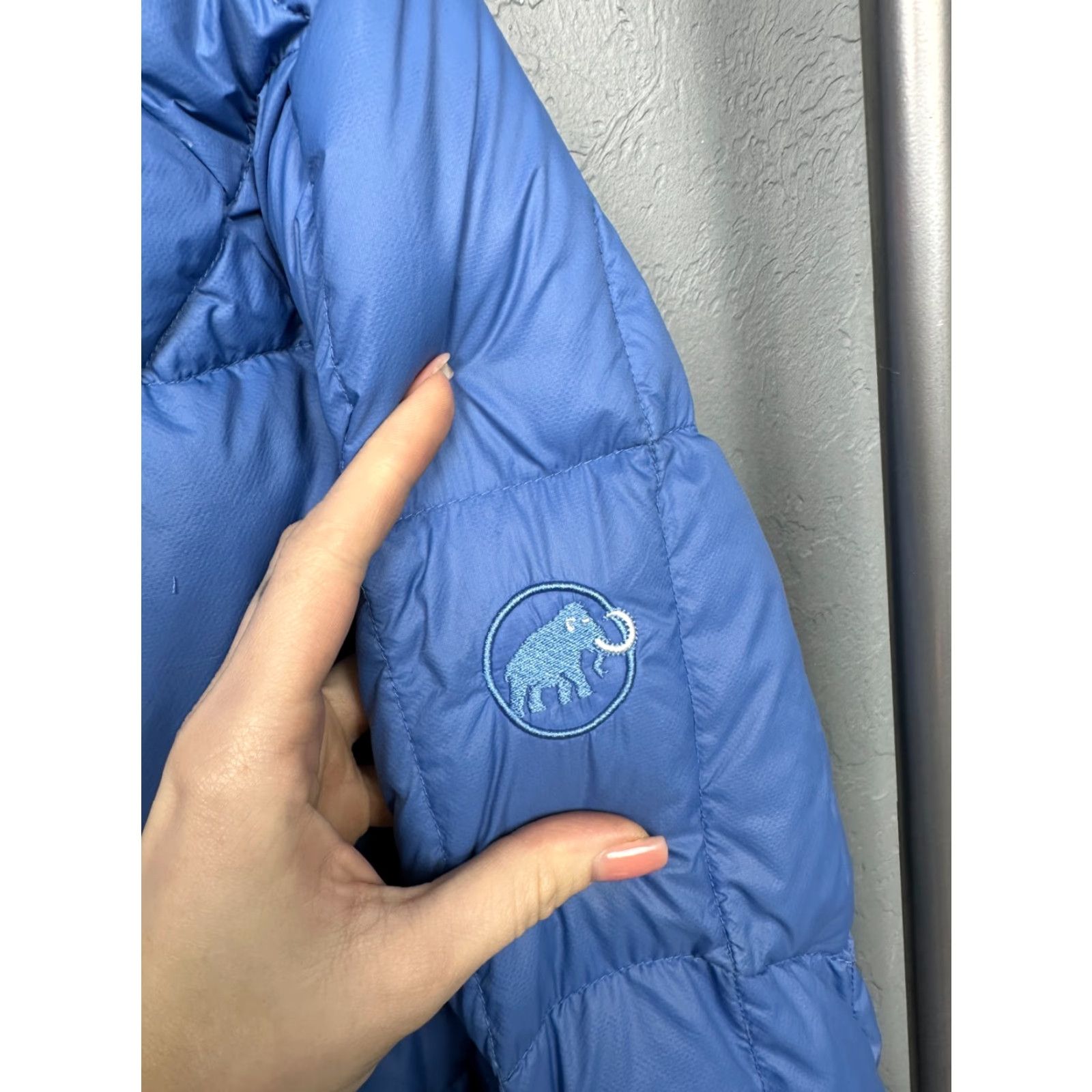 Mammut Mammut Womens Down Puffer Jacket S Jacket Womens Down Puffer Blue Logo Hooded Zip Regular Size S Size S / US 4 / IT 40 - 5 Thumbnail