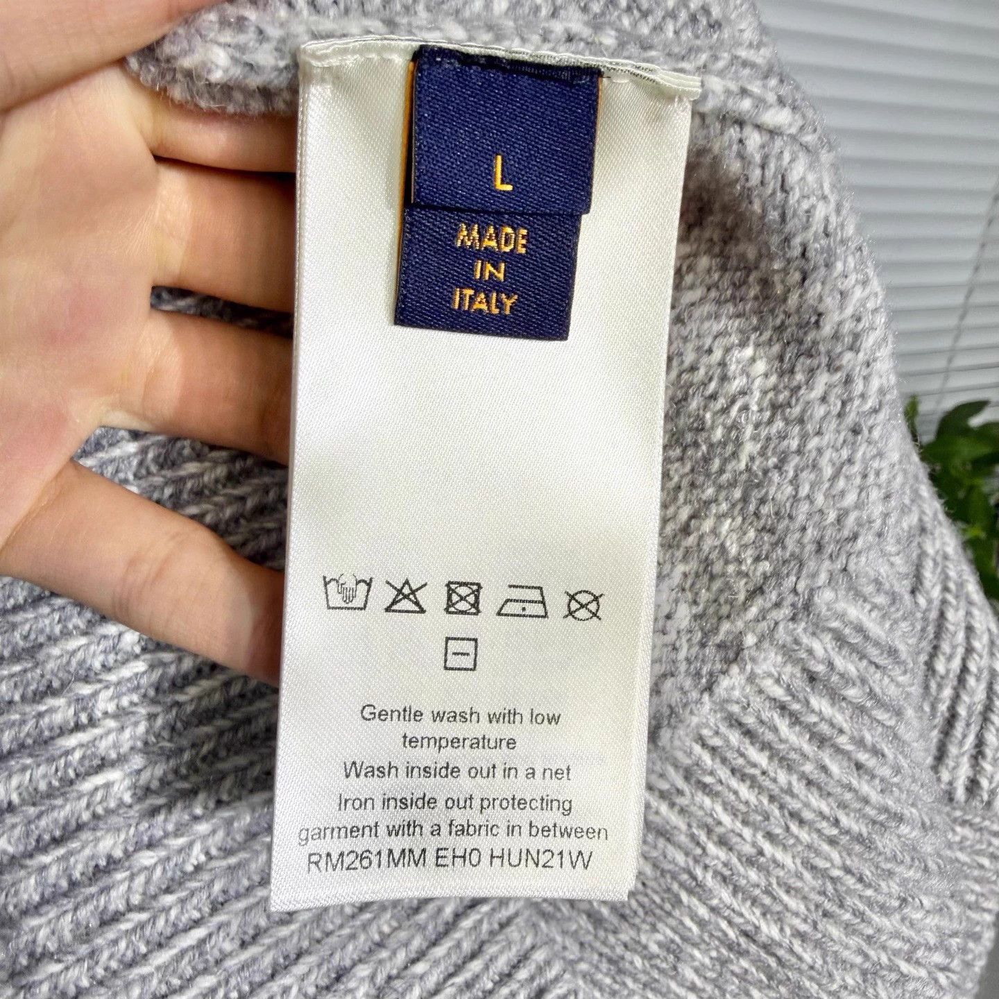 Louis Vuitton LV Monogram Fox Wool Cashmere Sweater L Grey Size US L / EU 52-54 / 3 - 4 Thumbnail