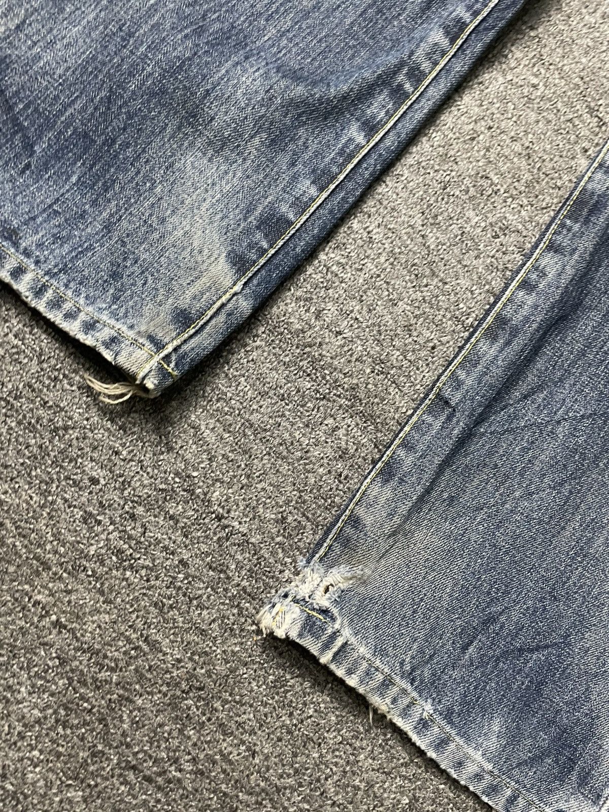 Japanese Brand × Uniqlo × Vintage Uniqlo Original Basic Easy Fit Straight Cut Jeans (134) Size US 33 - 6 Thumbnail