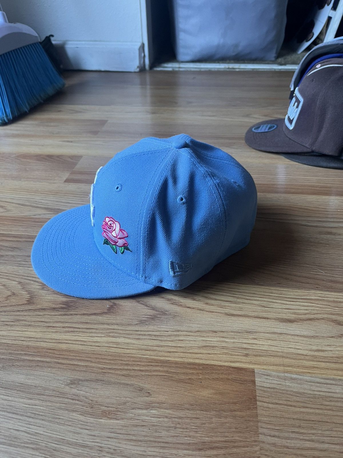 New Era LA Dodgers Cotton Candy Rose Fitted Hat Size ONE SIZE - 4 Thumbnail