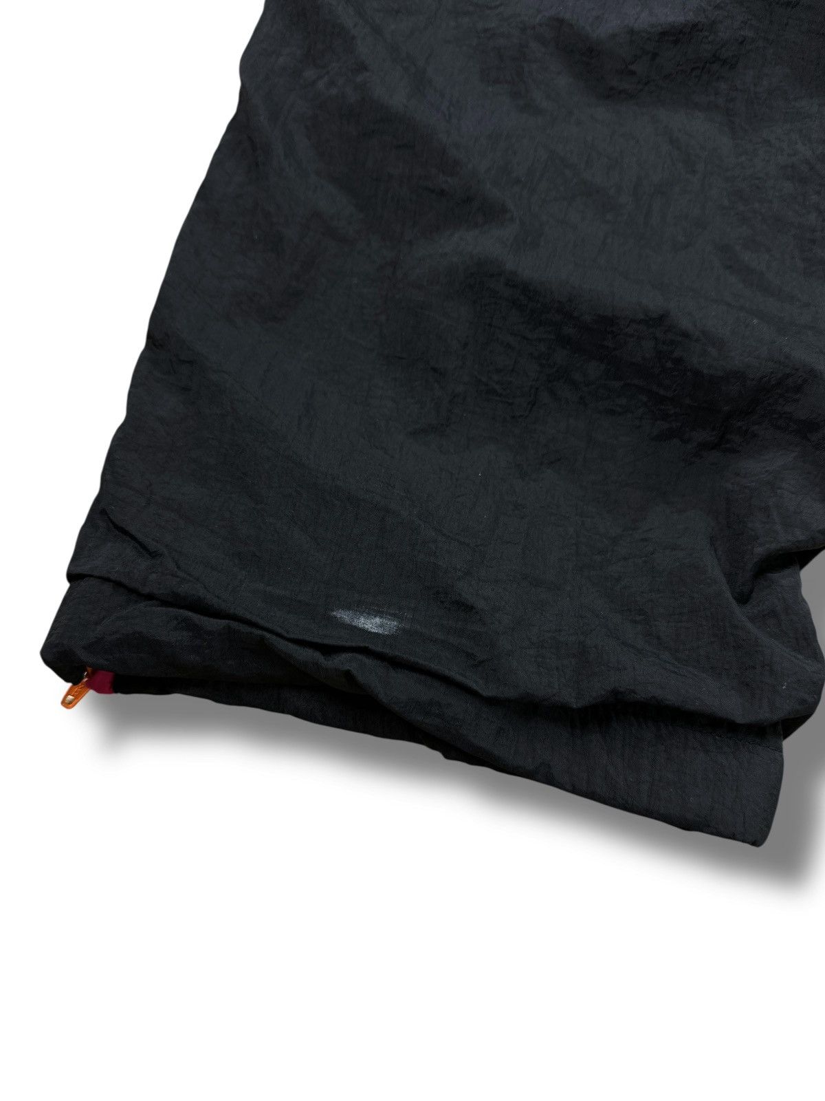 Nike Vintage 80’s Nike Nylon Track Pants Joggers Black Retro Y2K Size US 34 / EU 50 - 17 Thumbnail