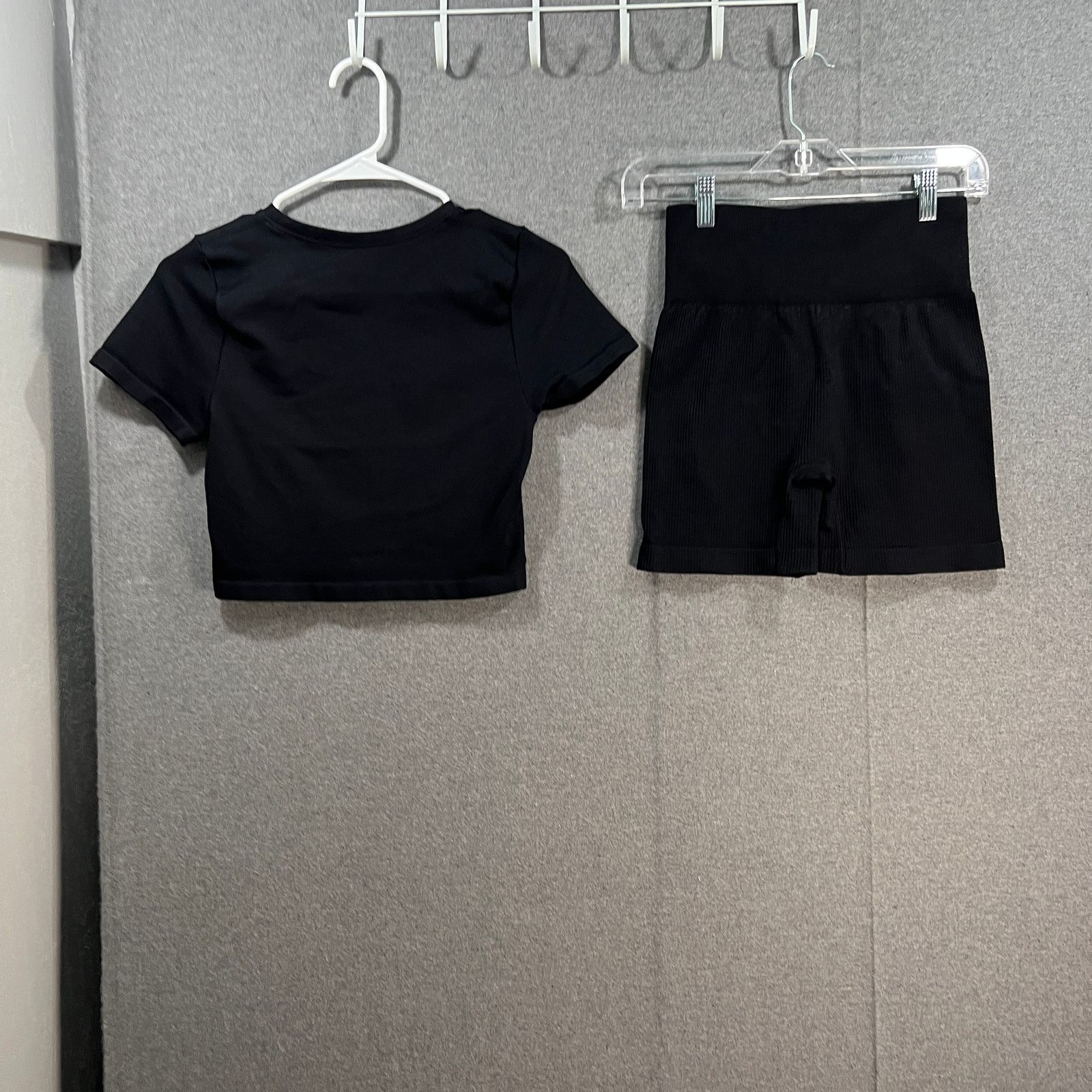 Other Workout 2 PC Top and Bottom OQQ Shirt Crop Ladies Size M / US 6-8 / IT 42-44 - 2 Thumbnail