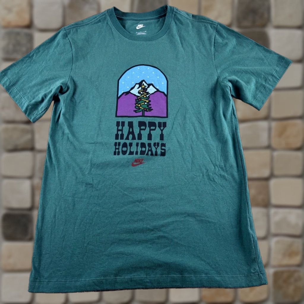 Nike Nike T Shirt Mens S Green Happy Holidays Christmas Tree Graphic Print Tee Size US S / EU 44-46 / 1 - 1 Thumbnail
