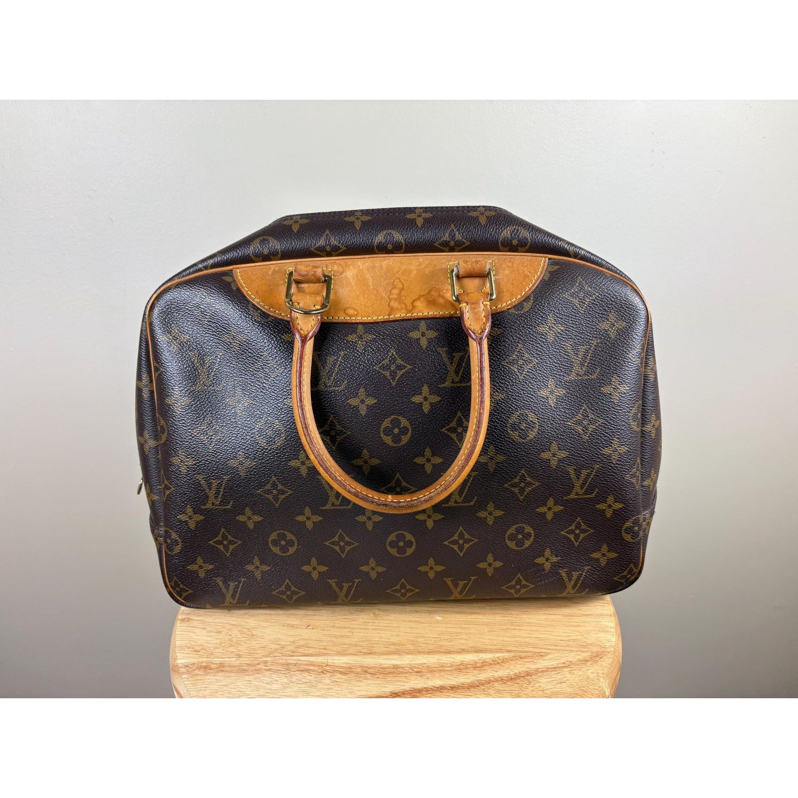 Louis Vuitton Authentic Louis Vuitton Deauville Monogram Handbag Size ONE SIZE - 2 Thumbnail