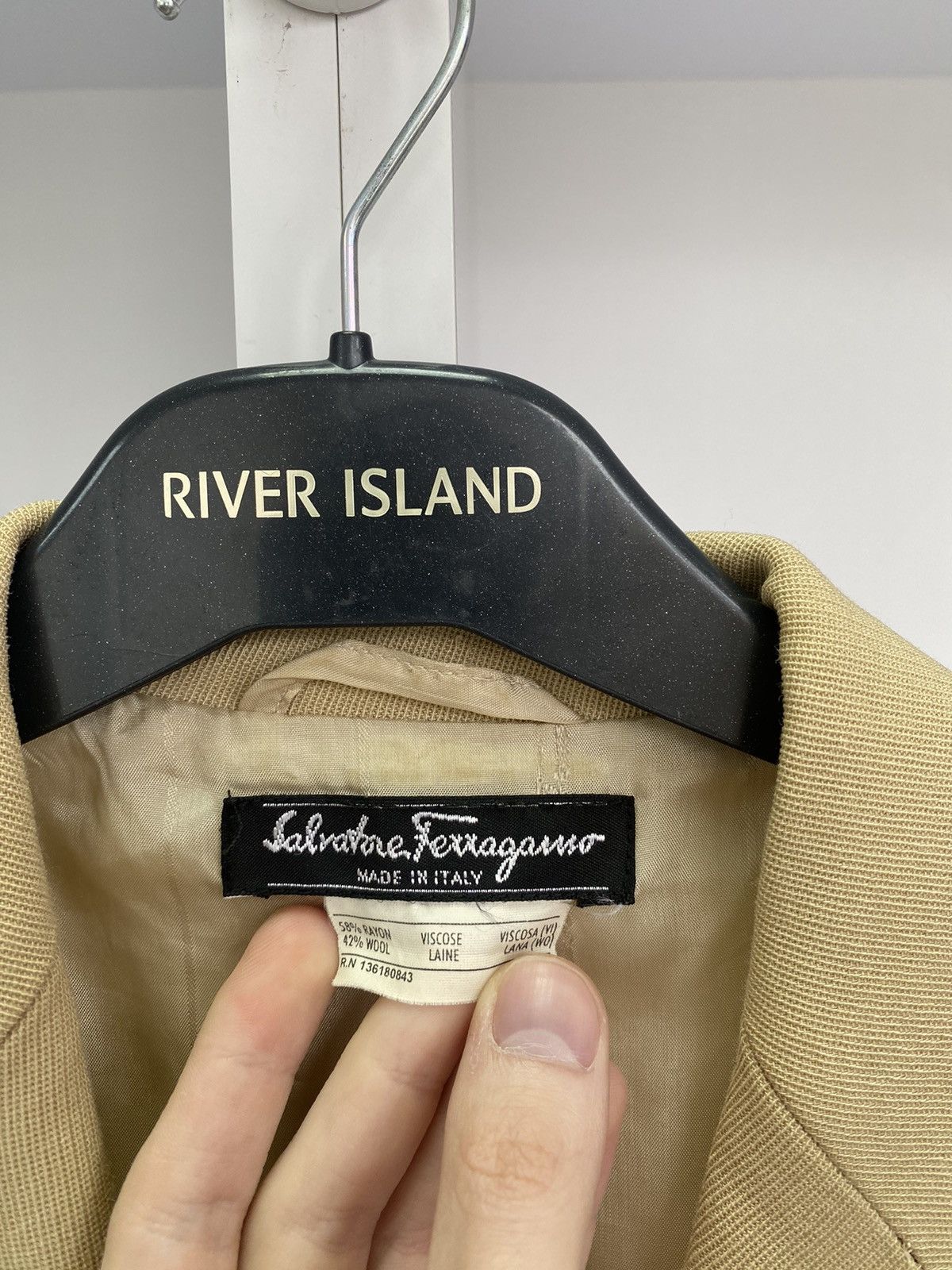 Designer × Salvatore Ferragamo × Vintage Vintage Salvatore Ferragamo beige blazer Size M / US 6-8 / IT 42-44 - 10 Thumbnail