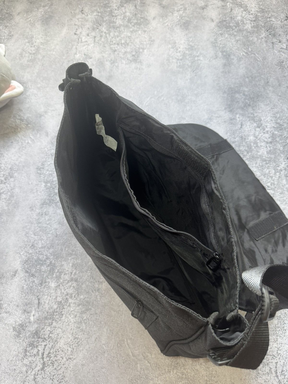 Nike Vintage Nike Y2K Retro Black Crossbody Bag Shoulder Bag Nike Size ONE SIZE - 6 Thumbnail