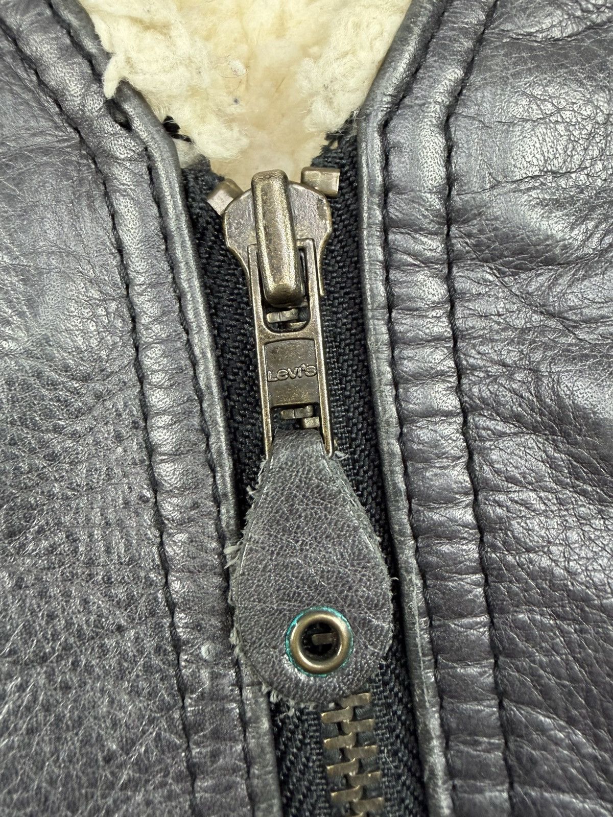 Levi's Vintage Levi’s Sherpa Leather Vest Zip Up Biker Style Size US L / EU 52-54 / 3 - 7 Thumbnail