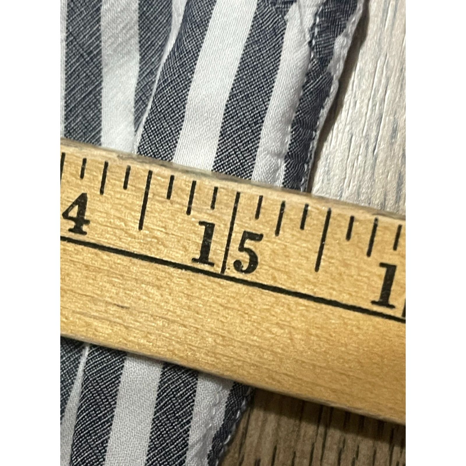 Merona Merona Shirt Women's Small Gray White Striped Button Up Long Sleeve Casual Vintage No (apply constraints) Size S / US 4 / IT 40 - 6 Thumbnail
