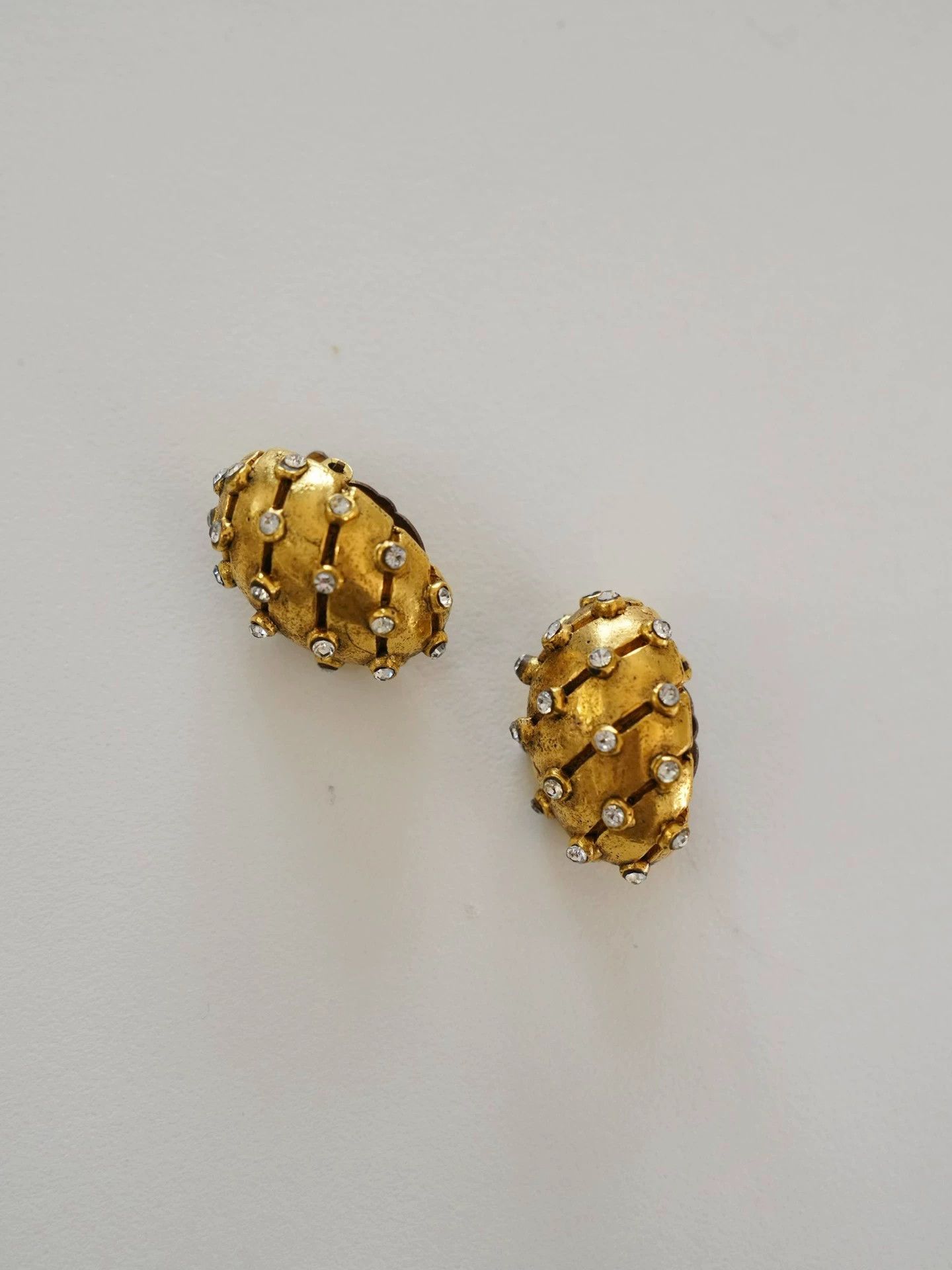 Chanel Chanel Vintage Gold-Plated Crystal Heavy Ear Clips (Rare) Size ONE SIZE - 1 Thumbnail