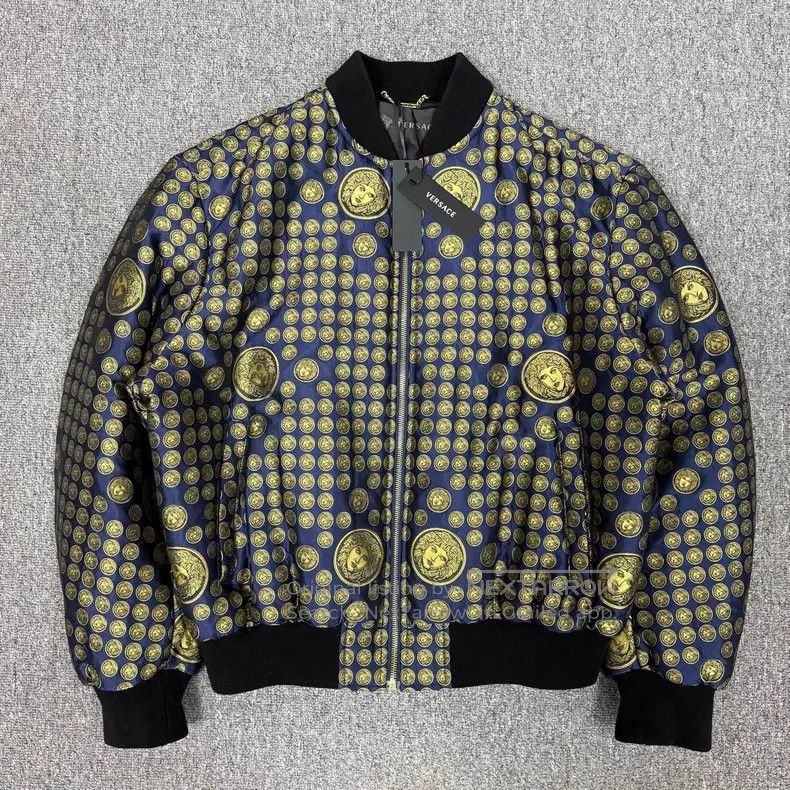 Versace Versace Black and gold full printed Medusa portrait bombe Size US M / EU 48-50 / 2 - 1 Thumbnail