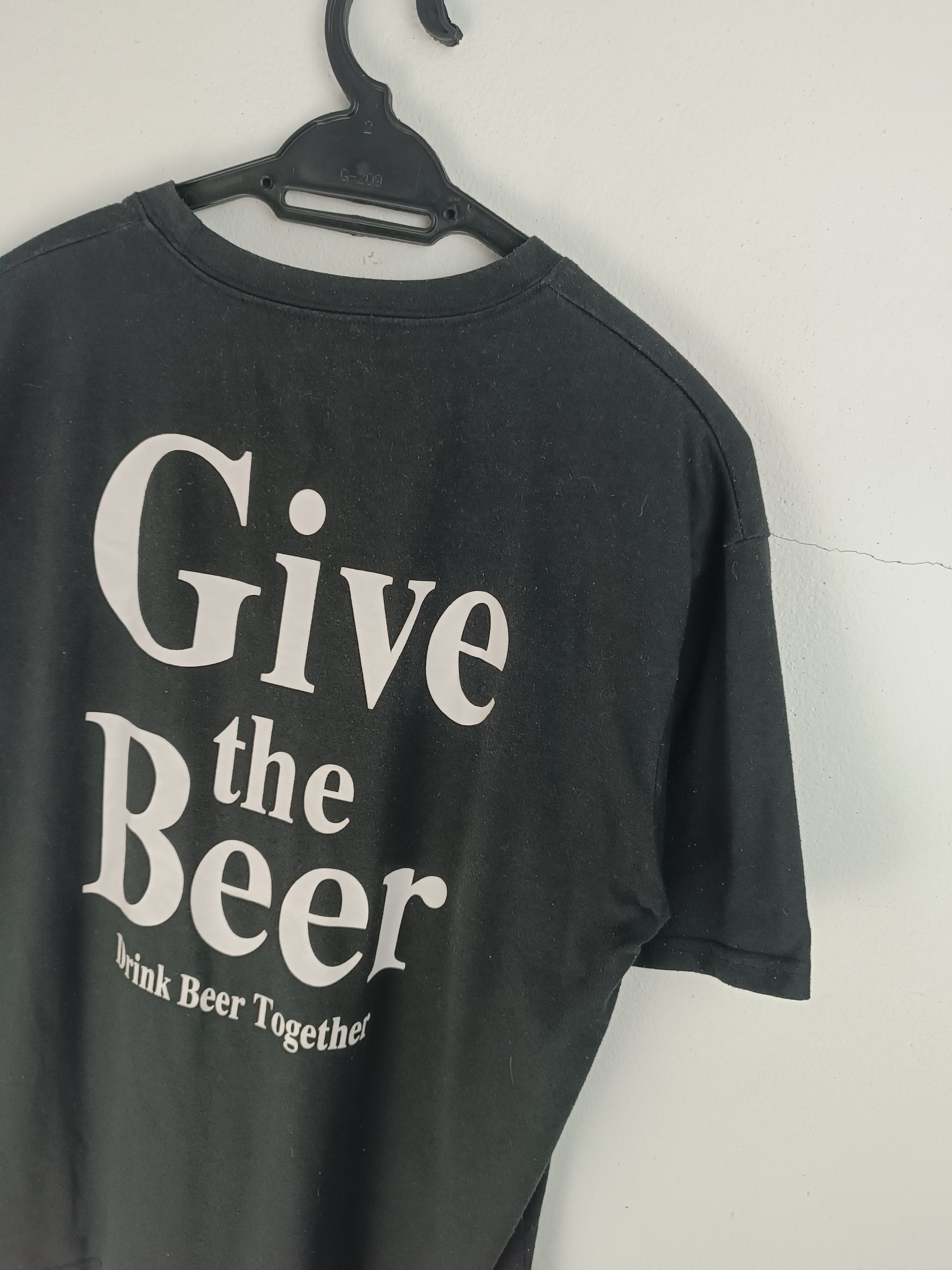 Vintage VINTAGE GIVE THE BEER FUNNY HUMOR ADULT TEE Size US M / EU 48-50 / 2 - 8 Thumbnail