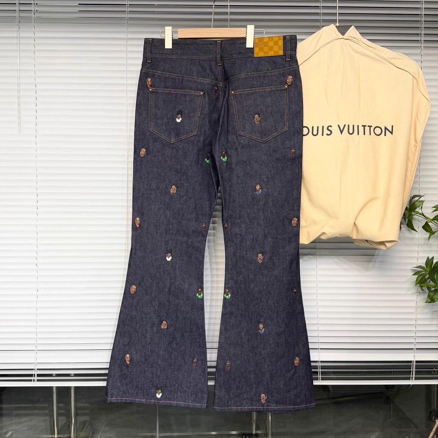 Louis Vuitton LV x Pharrell SS24 Embroidered Pearl Button Flare Jeans 33 Size US 33 - 2 Thumbnail