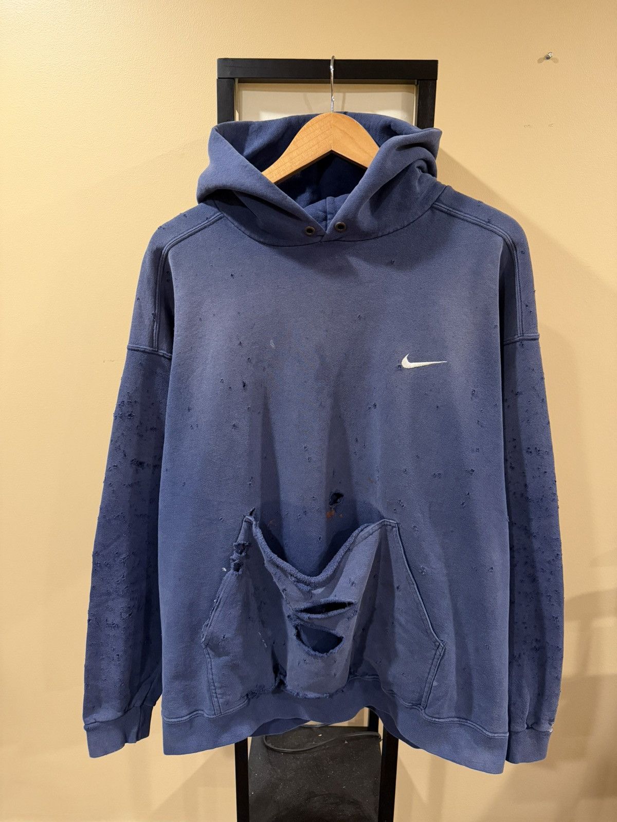 Nike Vintage Nike 90’s Thrashed Distressed Faded Blue Hoodie Size US XL / EU 56 / 4 - 16 Thumbnail
