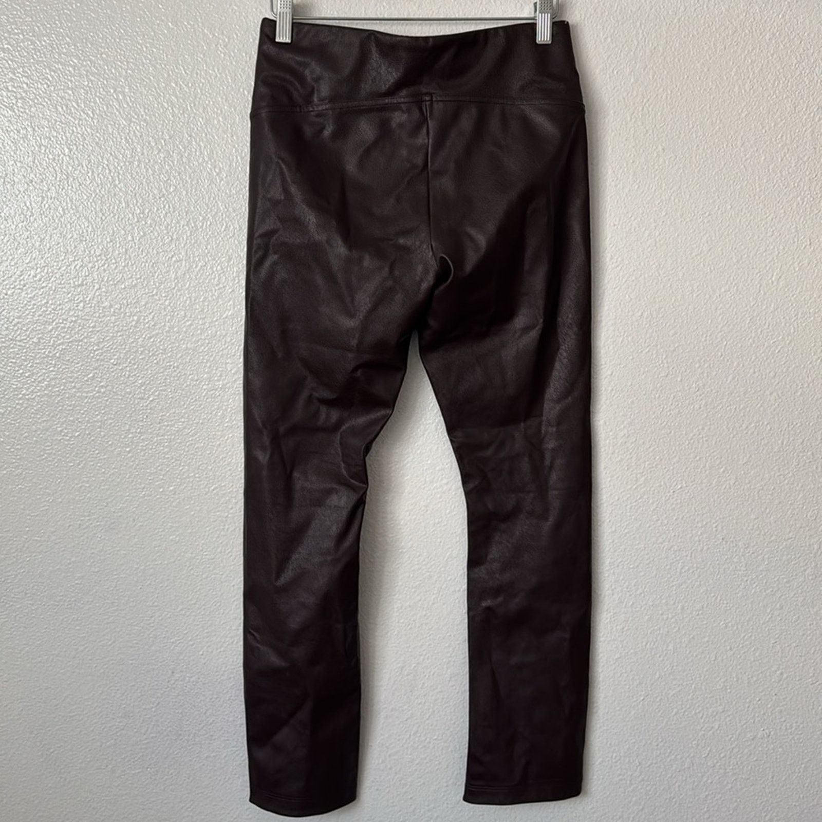 Spanx Spanx S Faux Leather Front Slit Leggings in Cherry Choc. Size 26" / US 2 / IT 38 - 9 Thumbnail