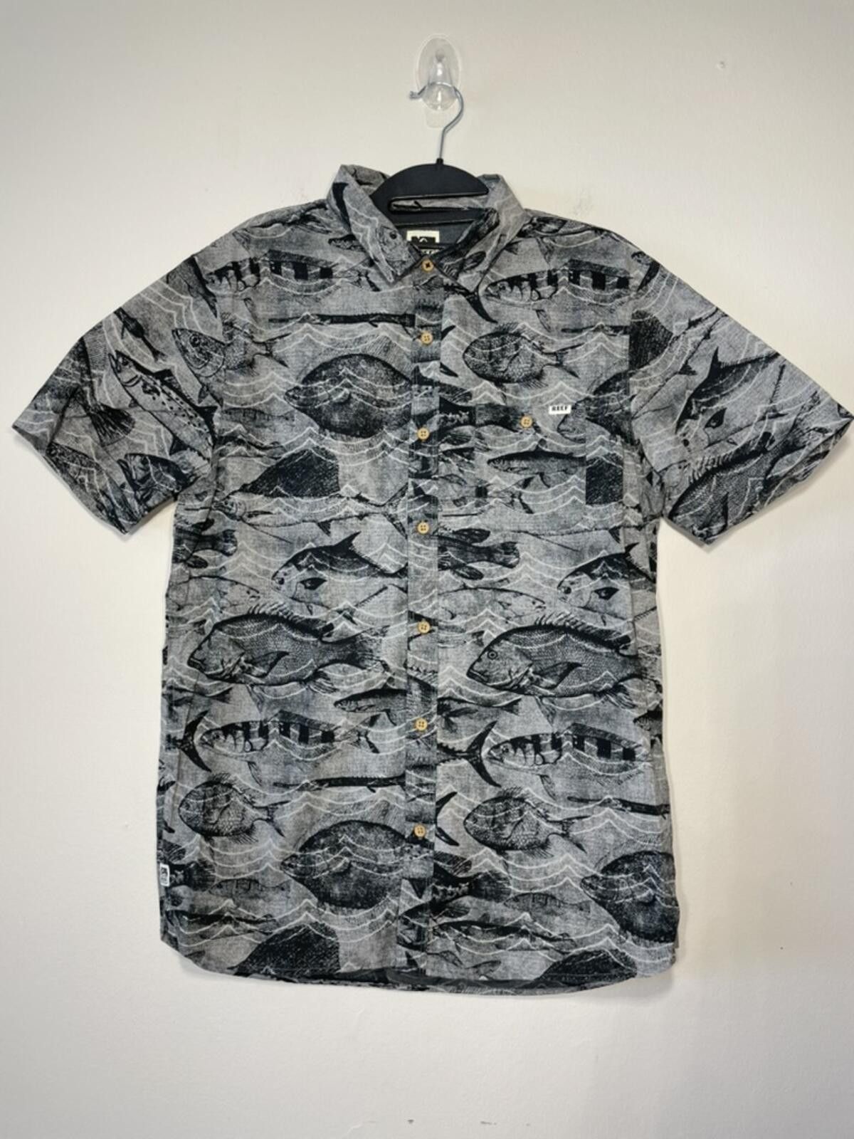 REEF REEF Fish Camo Short Sleeve Button-Down Coastal Grandpa Sz M Size US M / EU 48-50 / 2 - 1 Thumbnail