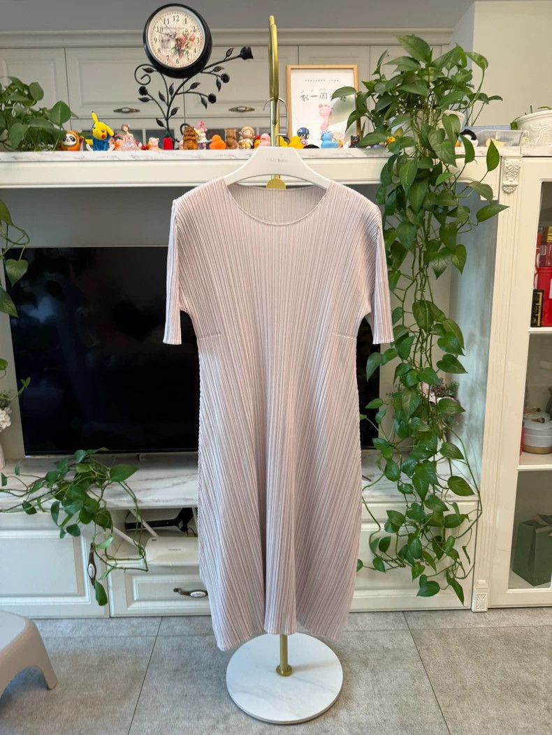 Issey Miyake Issey Miyake size:4 Beige pleated dress Size XS / US 0-2 / IT 36-38 - 1 Thumbnail