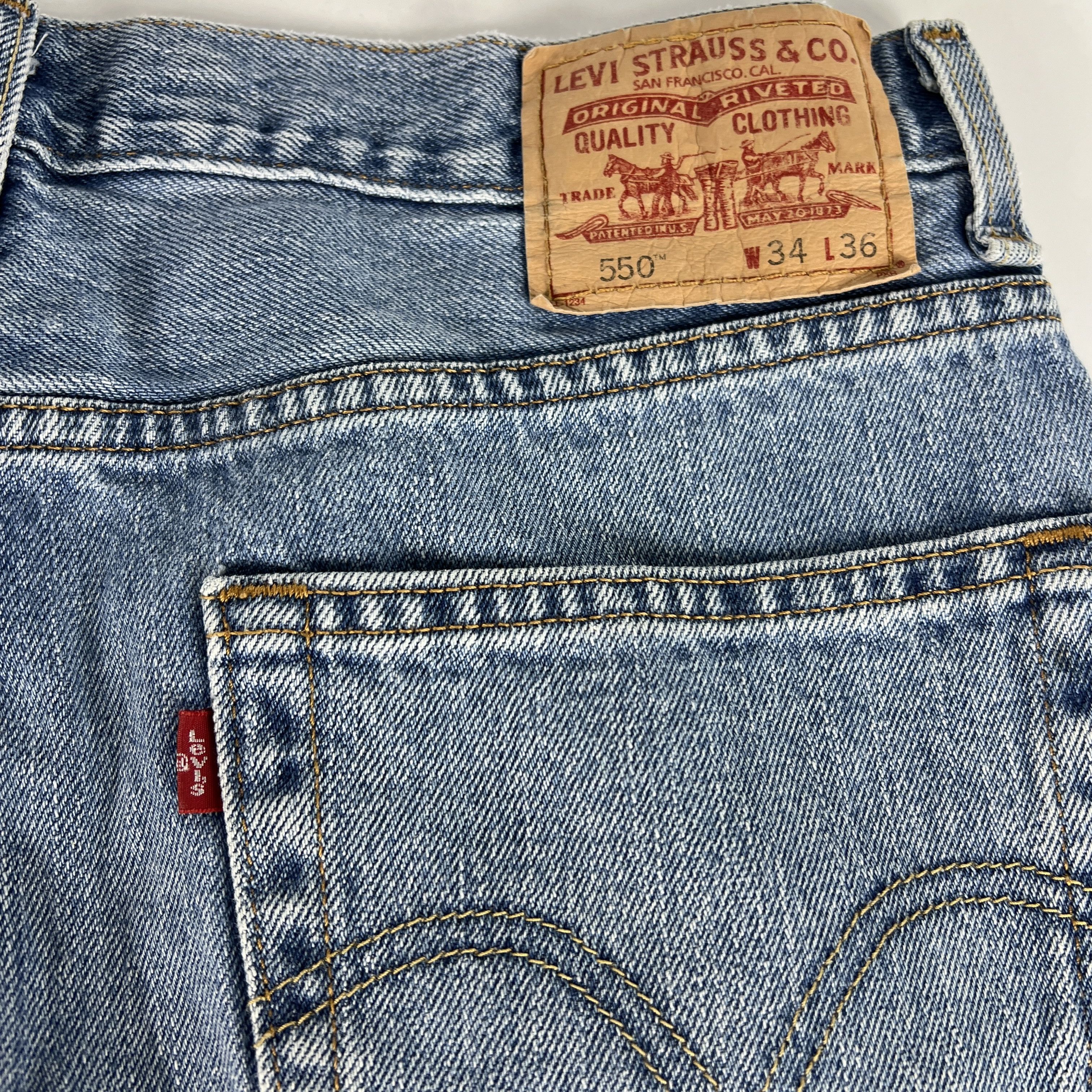 Levi's Y2K Levi's Jeans 550 Relaxed Fit Blue Faded Cotton Denim Size US 33 - 13 Thumbnail