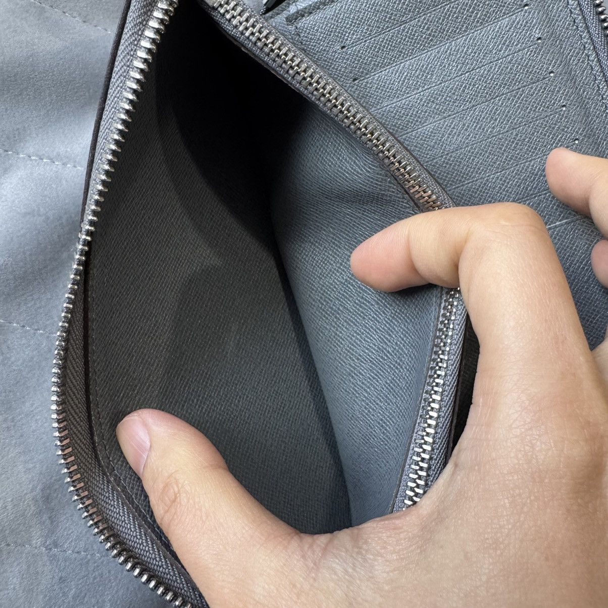 Louis Vuitton Louis Vuitton Men's Tiaga Gray Leather Vertical Zippy Wallet Size ONE SIZE - 11 Thumbnail