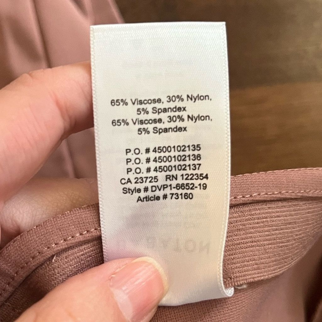 Aritzia 🌸 Babaton Dressy Biker / Bermuda Shorts – Soft Pink 🌸 Size 24" / US 00 / IT 34 - 6 Thumbnail