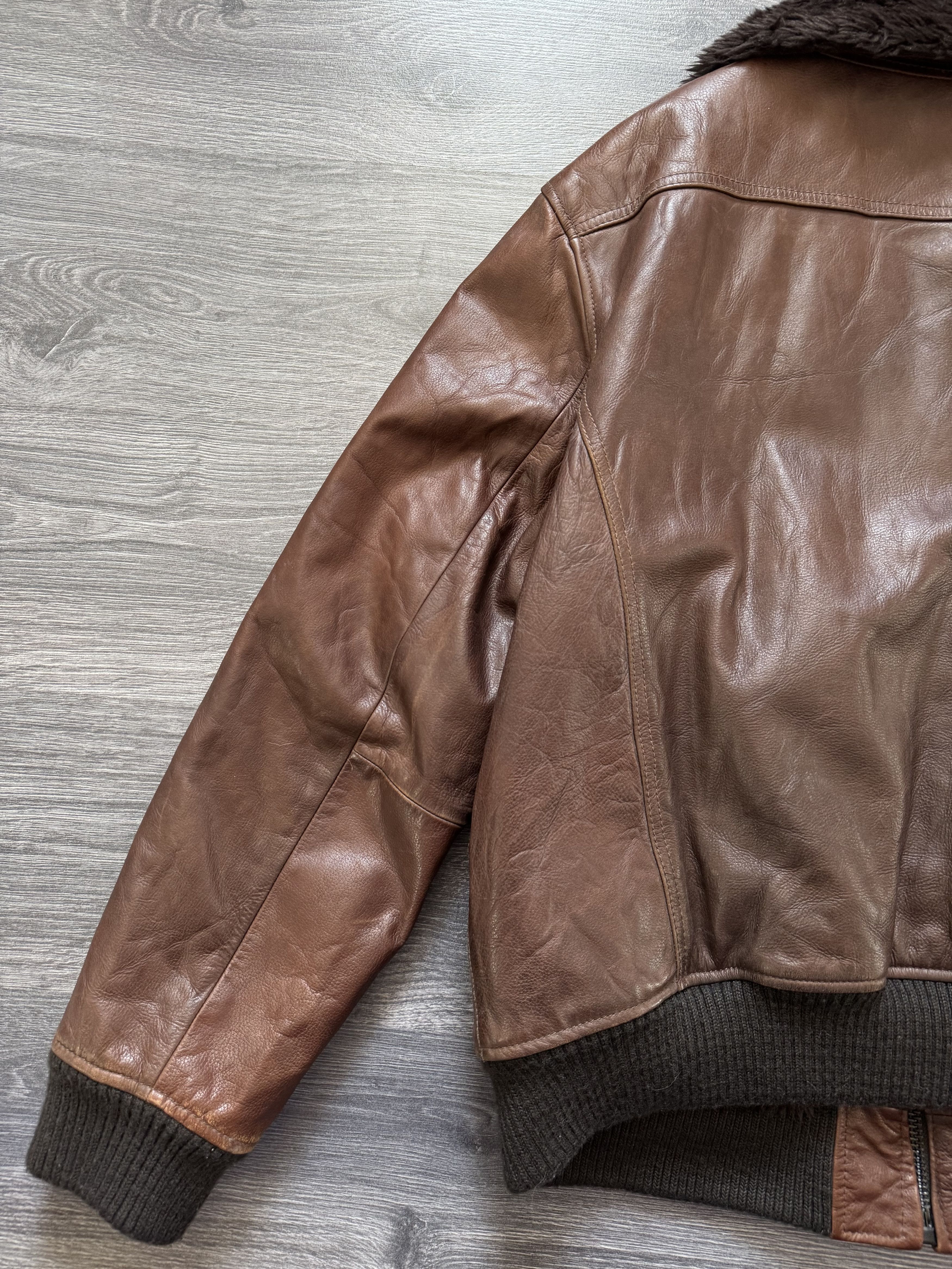 Leather Vintage A2 Leather Bomber Jacket with Faux Fur Lining Size US L / EU 52-54 / 3 - 8 Thumbnail