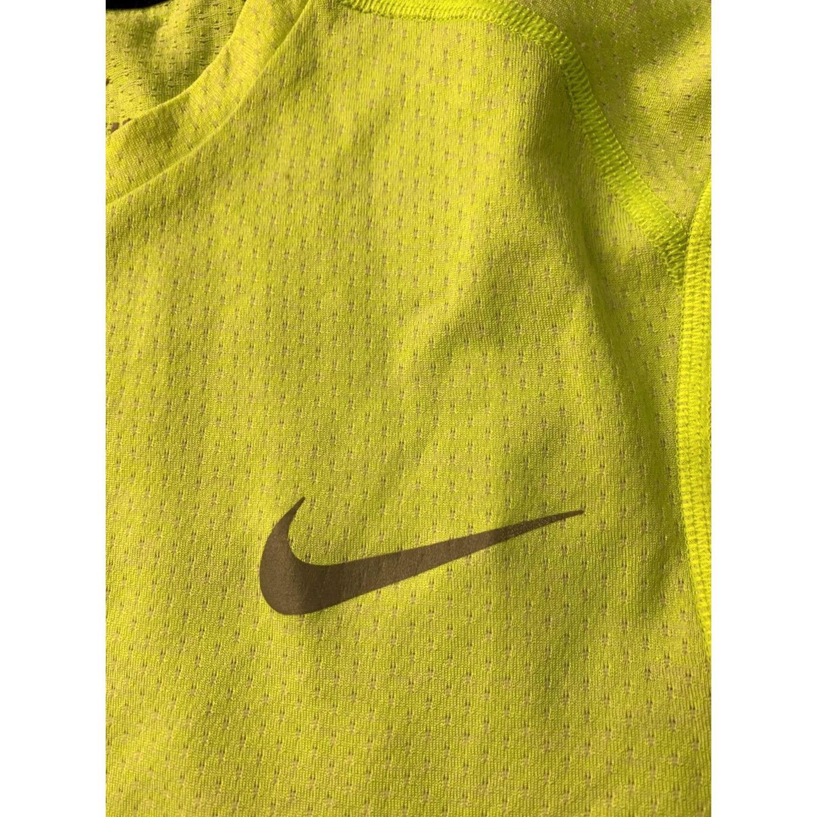 Nike Nike Running Miler Shirt Mens XS S Neon 2017 Dri-FIT Training Jersey T-Shirt Short Sleeve Nike Brand Regular Fit Crew Neck Size US S / EU 44-46 / 1 - 3 Thumbnail