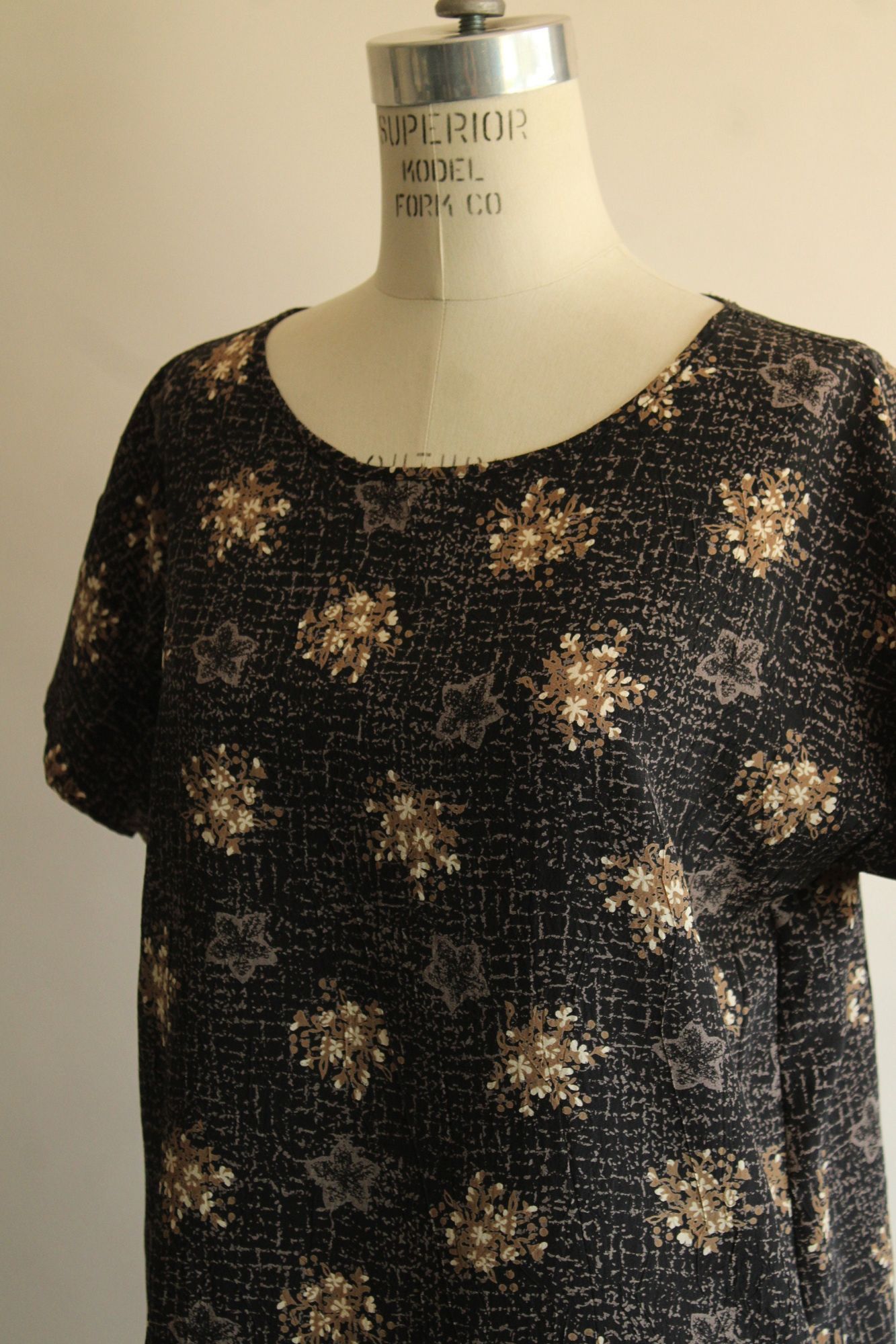 Vintage Vintage 1990s Blouse, Black and Gold and Gray Floral Print, Size M / US 6-8 / IT 42-44 - 7 Thumbnail