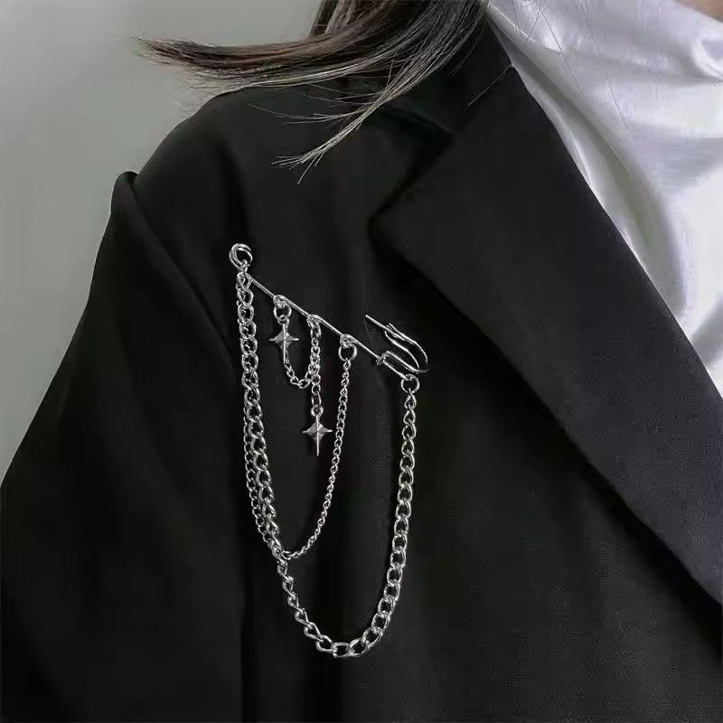 Other Stylish Metal Chain Brooch Size ONE SIZE - 1 Thumbnail