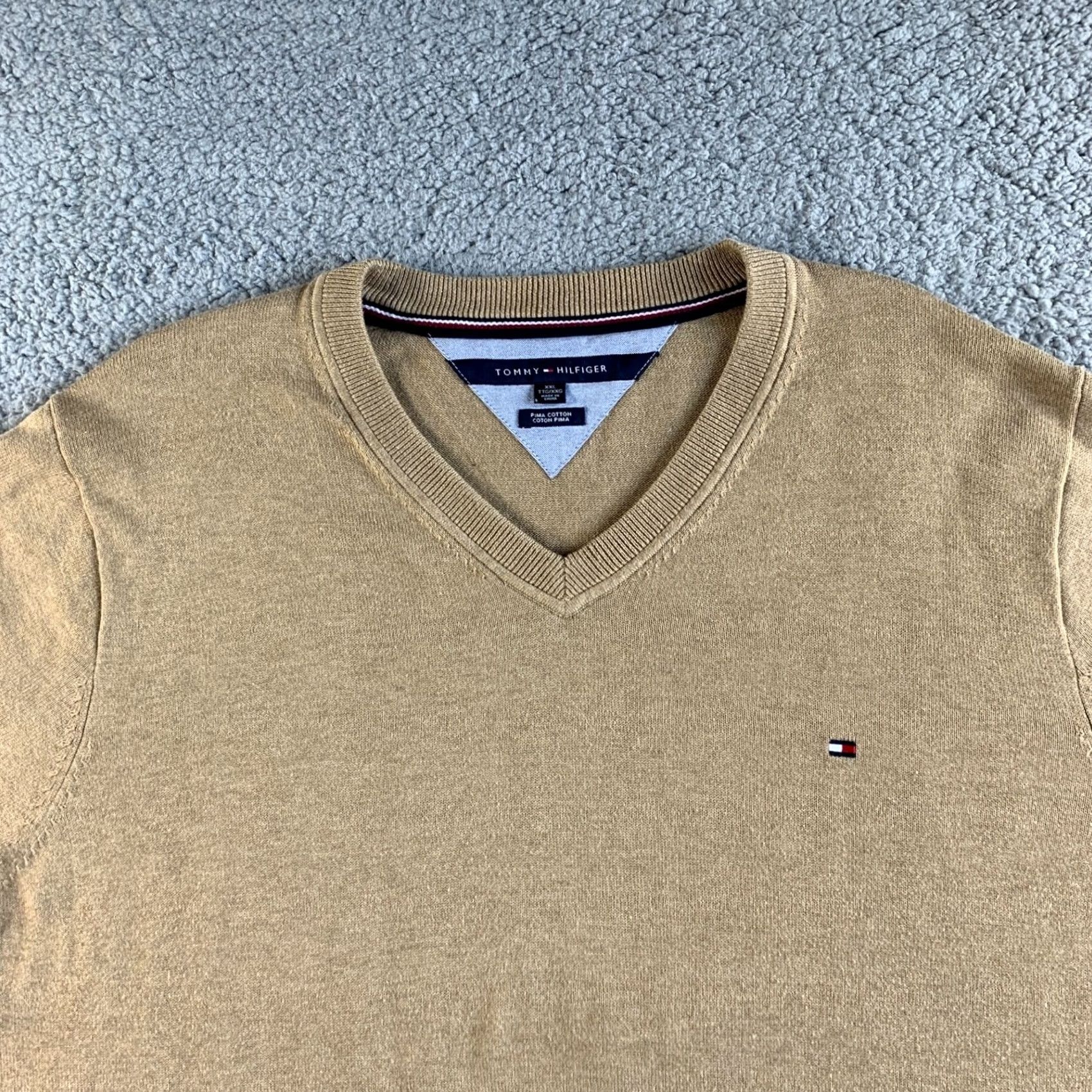 Tommy Hilfiger VINTAGE Tommy Hilfiger Sweater Mens 2XL Beige Pima Cotton Pullover V Neck Flag Logo Size US XXL / EU 58 / 5 - 4 Thumbnail