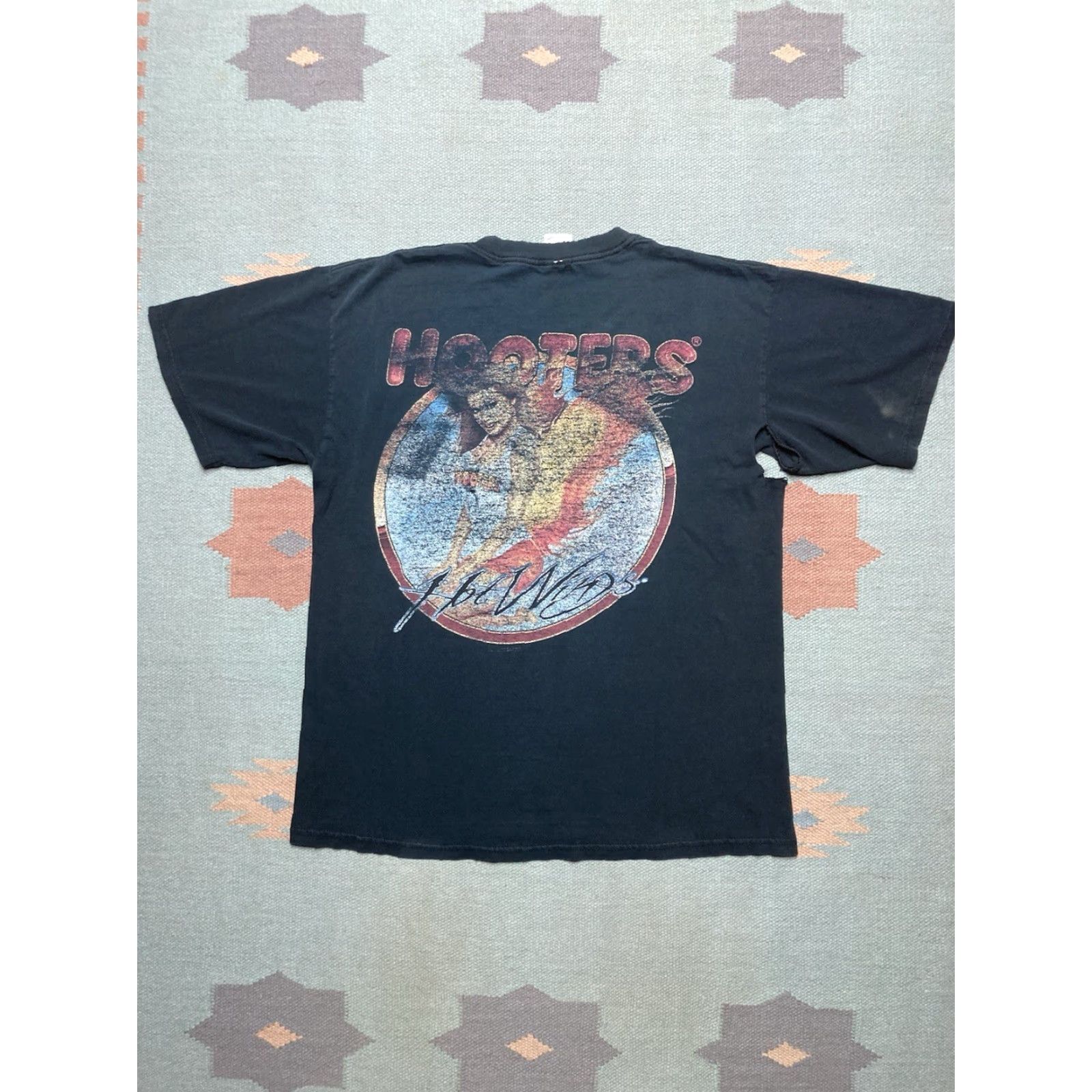 Vintage VINTAGE Hooters T-Shirt Angel Distressed Black Large Men Size US L / EU 52-54 / 3 - 7 Thumbnail