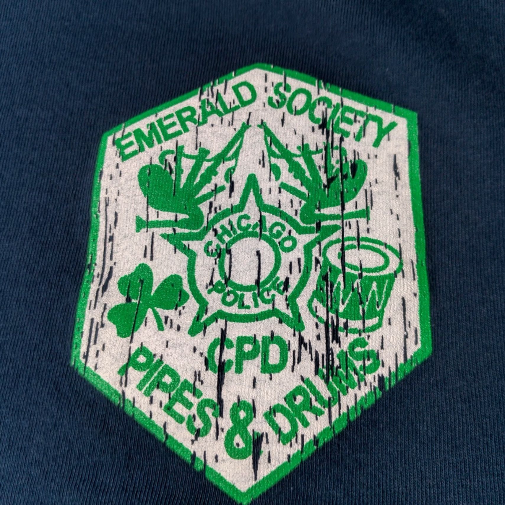 Gildan VINTAGE CPD Emerald Society Chicago Police Pipes and Drums Shirt 2XL Blue T-Shirt Men Crew Neck Short Sleeve Graphic Double-Sided Bagpipes Size US XXL / EU 58 / 5 - 3 Thumbnail