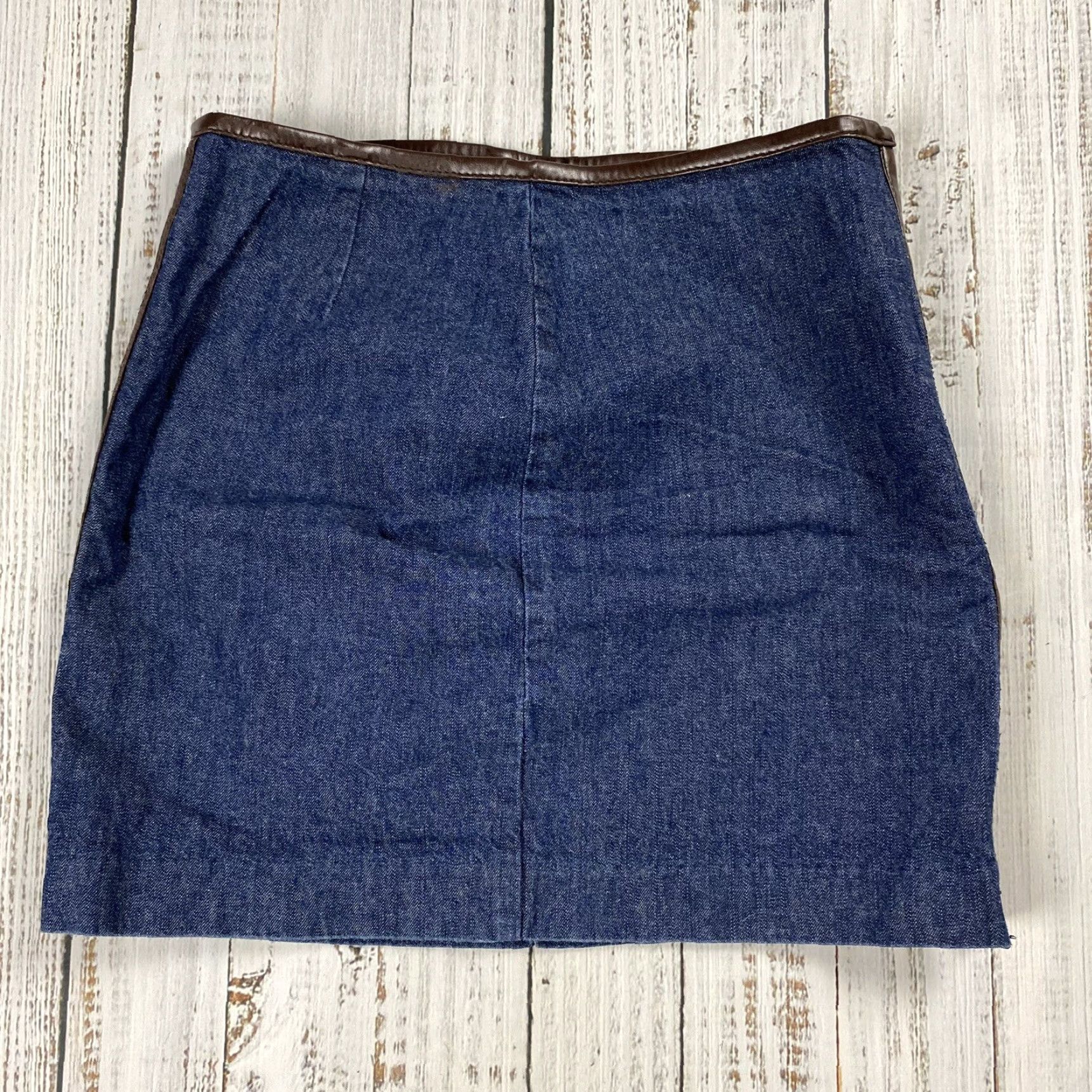 Old Navy VINTAGE Old Navy Denim Mini Skirt Grunge Leather Trim Women's 4 Blue 90s Decade N/A Size 27" / US 4 / IT 40 - 5 Thumbnail
