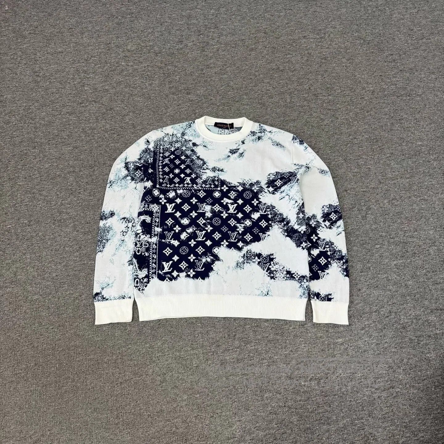Louis Vuitton Louis Vuitton Full-print old-style design; tie-dyed hooded Size US M / EU 48-50 / 2 - 1 Thumbnail