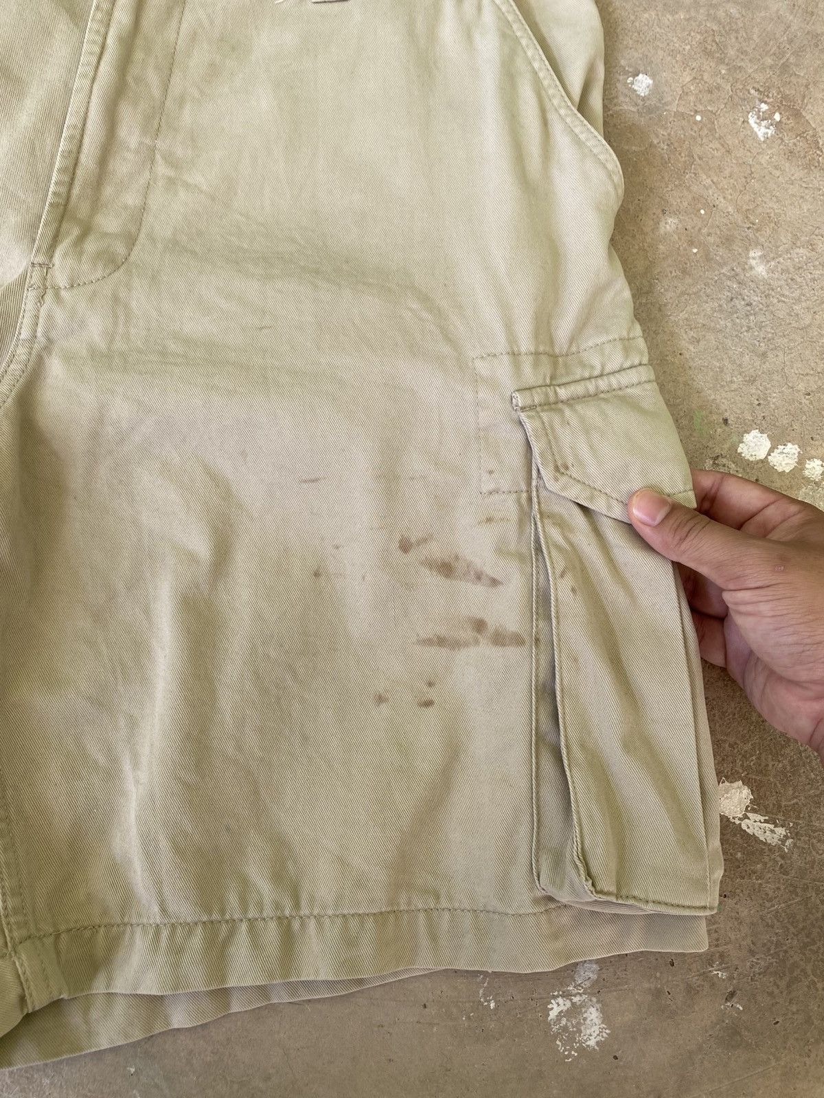 Gap Vintage GAP Cargo Shorts Distressed Beige W33 Size US 33 - 2 Thumbnail