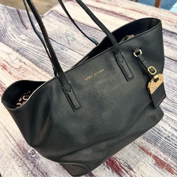Marc Jacobs Marc Jacobs Black Saffiano Leather Luggage Tag Tote Bag Size ONE SIZE - 4 Thumbnail