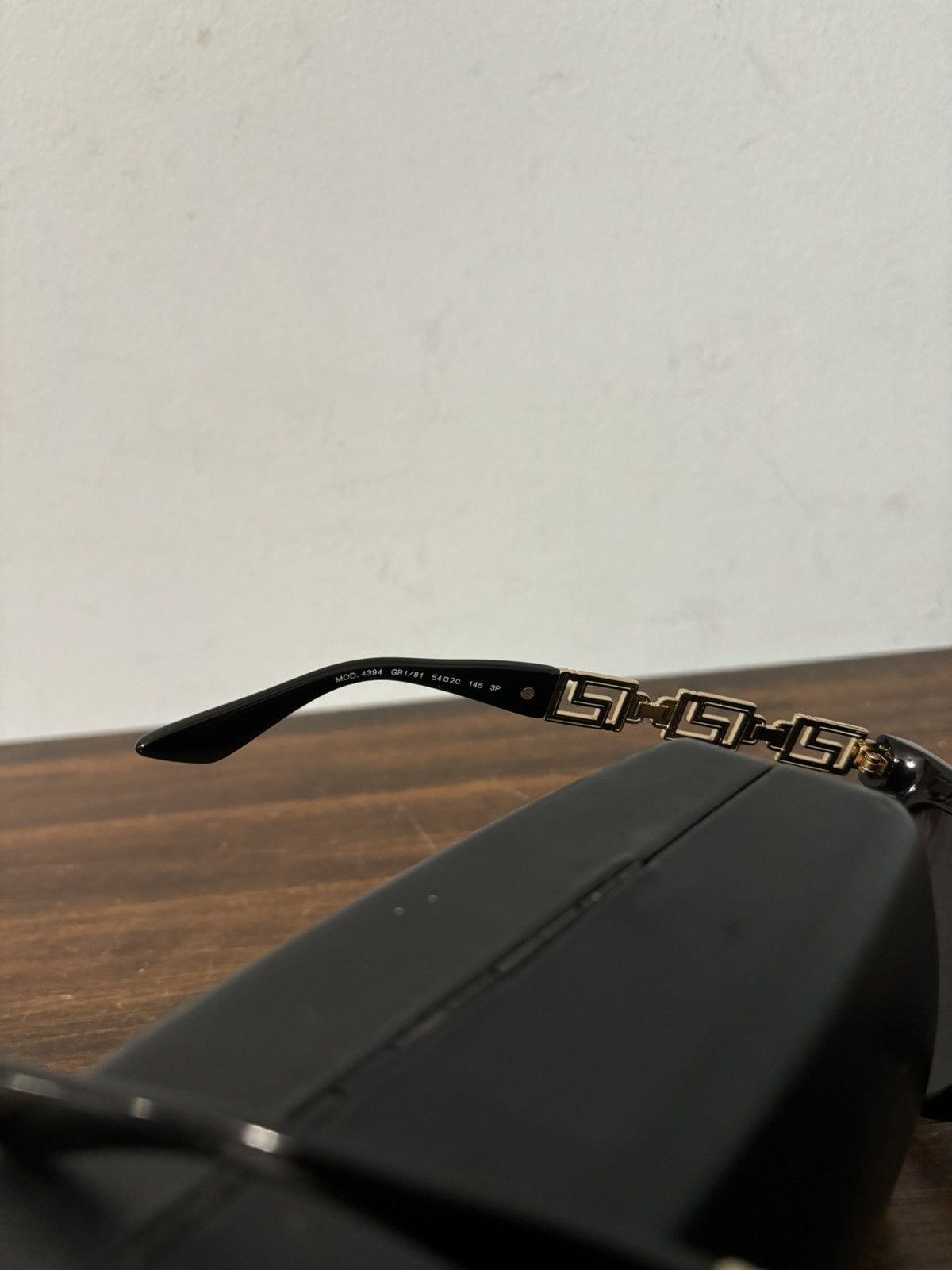 Versace Versace Gold Chain Sunglasses Size ONE SIZE - 6 Thumbnail