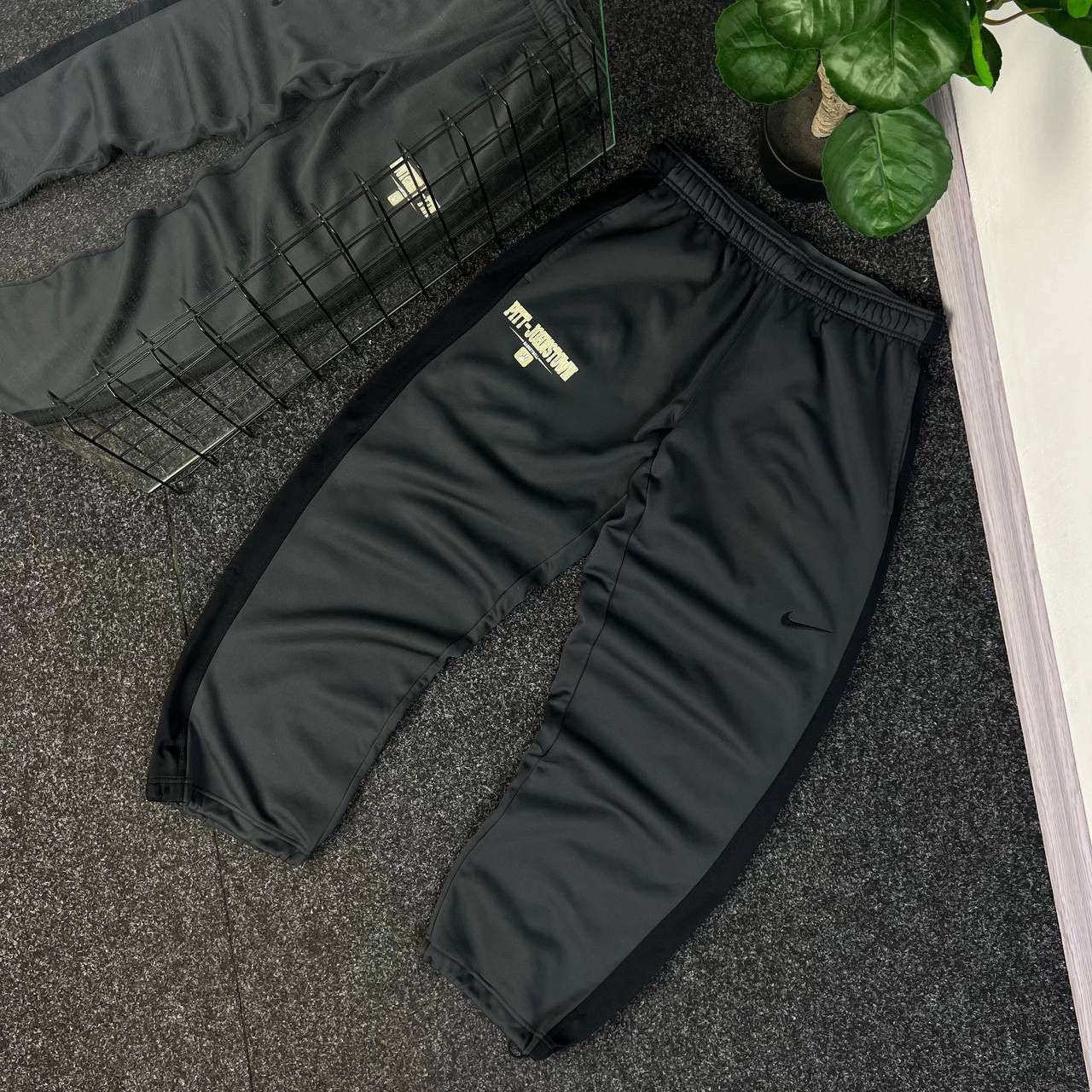 Nike Nike sweatpants parachute baggy fit jogger drill pants sk8 Size US 34 / EU 50 - 1 Thumbnail