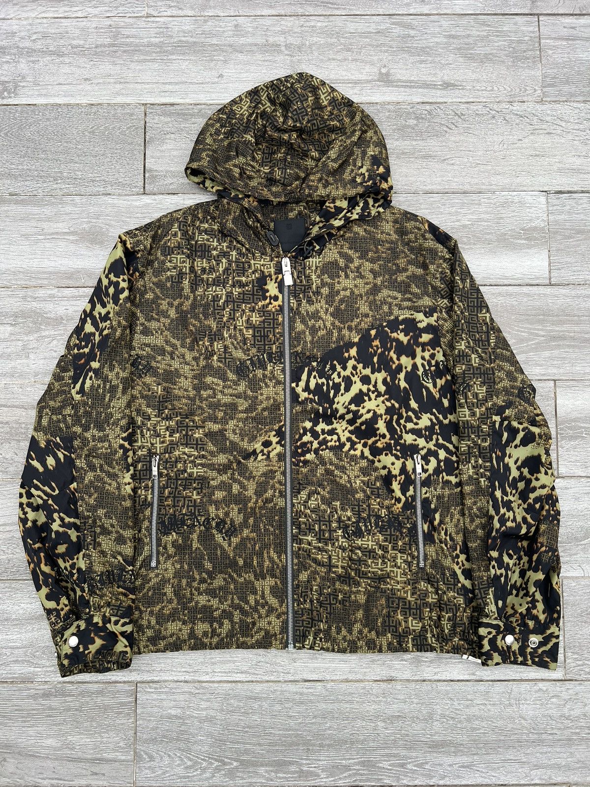 Givenchy Givenchy camouflage printed zip Size US L / EU 52-54 / 3 - 1 Thumbnail