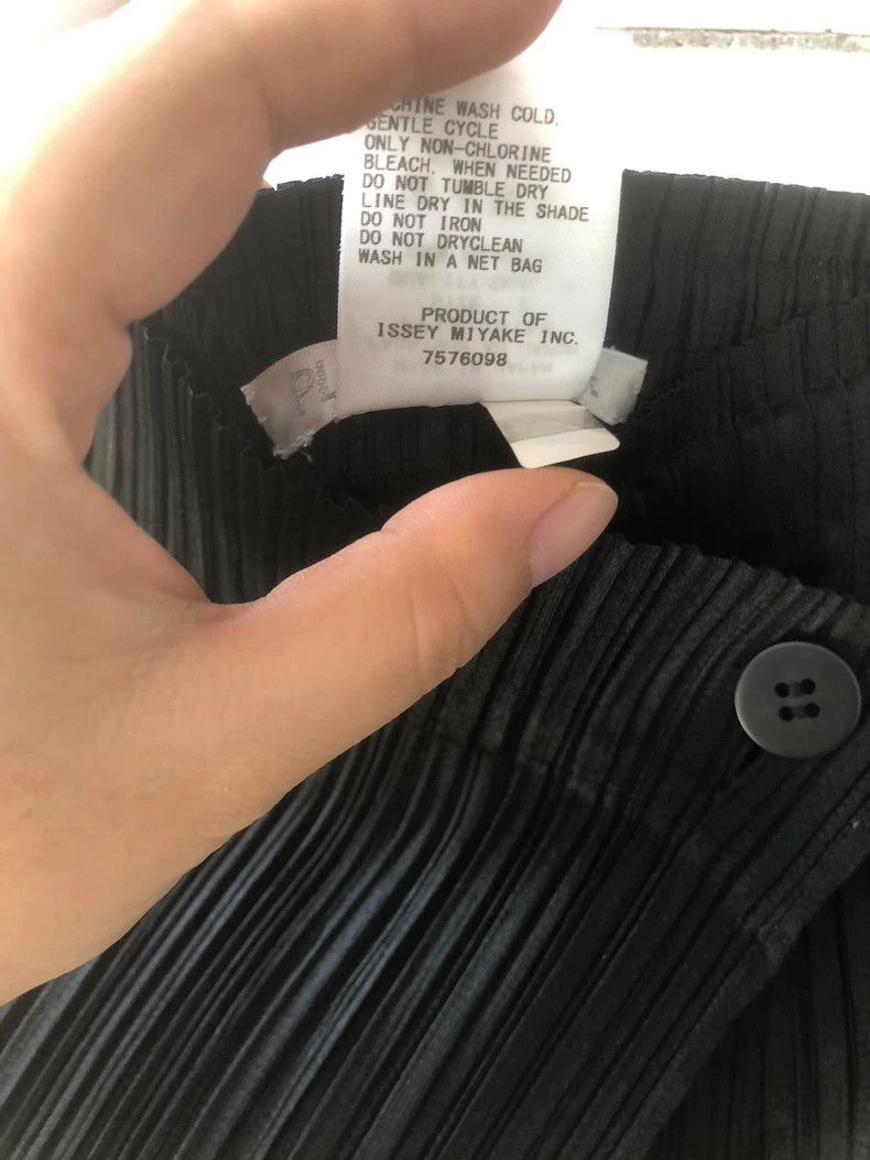 Issey Miyake Issey Miyake size:2 Black pleated skirt Size 42" / US 20 - 3 Thumbnail