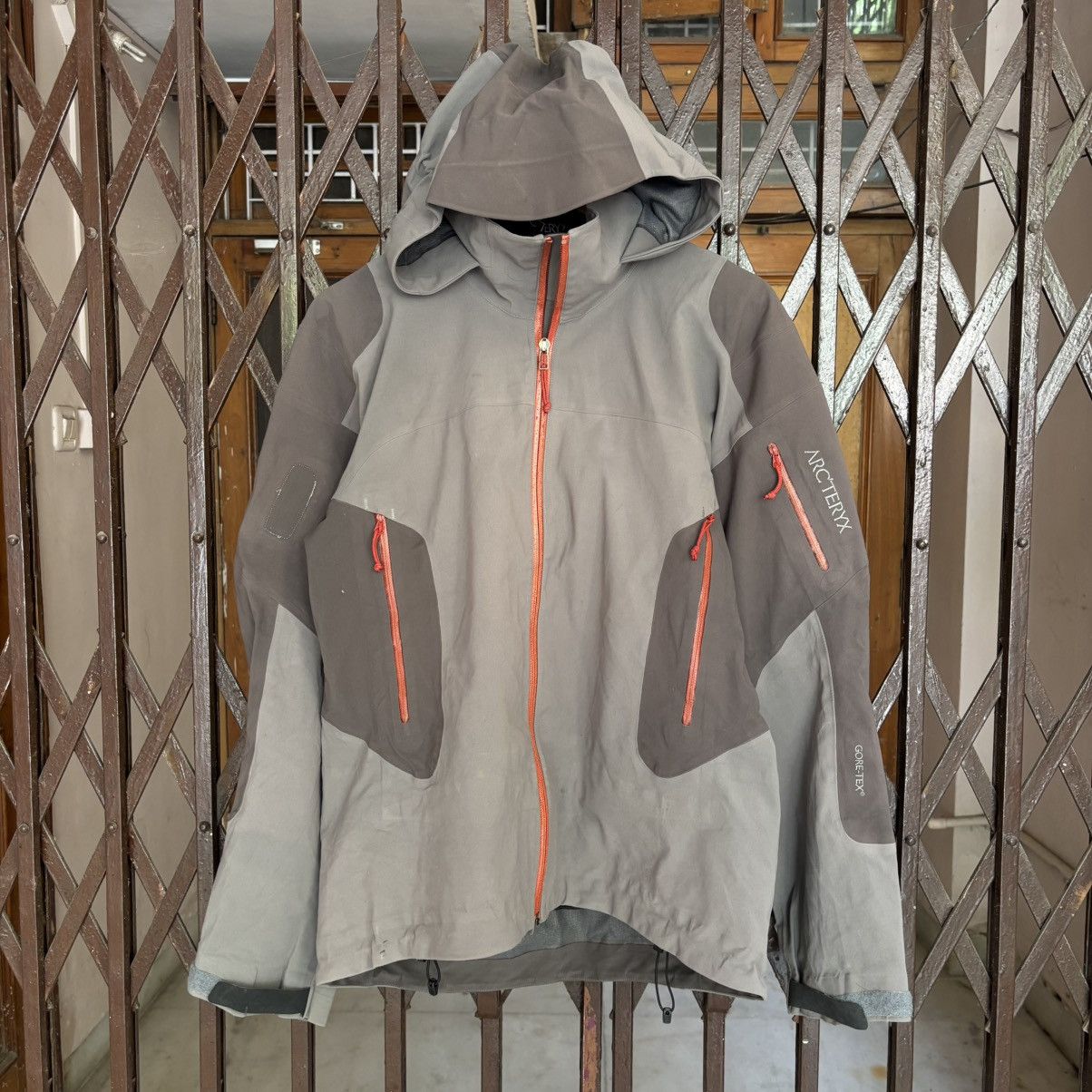 Arc'teryx Vintage Arcteryx Stingray GTX ‘Gunmetal’ Jacket Size US M / EU 48-50 / 2 - 1 Thumbnail