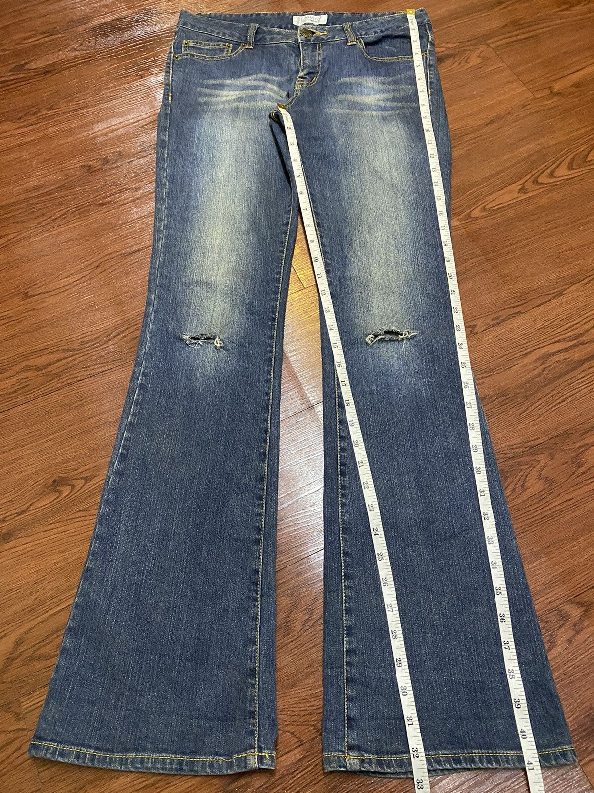 Japanese Brand Vintage Japanese Blue Wash Distressed Denim Flare Jeans Size US 31 - 11 Thumbnail