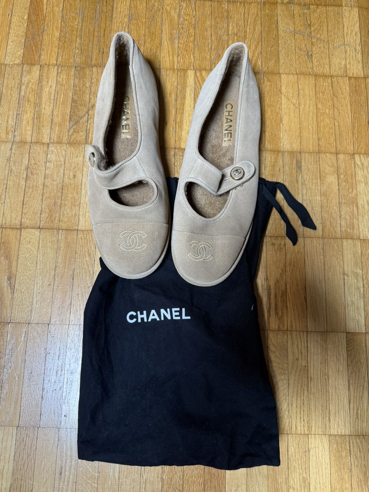 Chanel Chanel Beige Suede Mary Jane Ballet Flats Shearling Lined Size US 8.5 / EU 41-42 - 1 Thumbnail