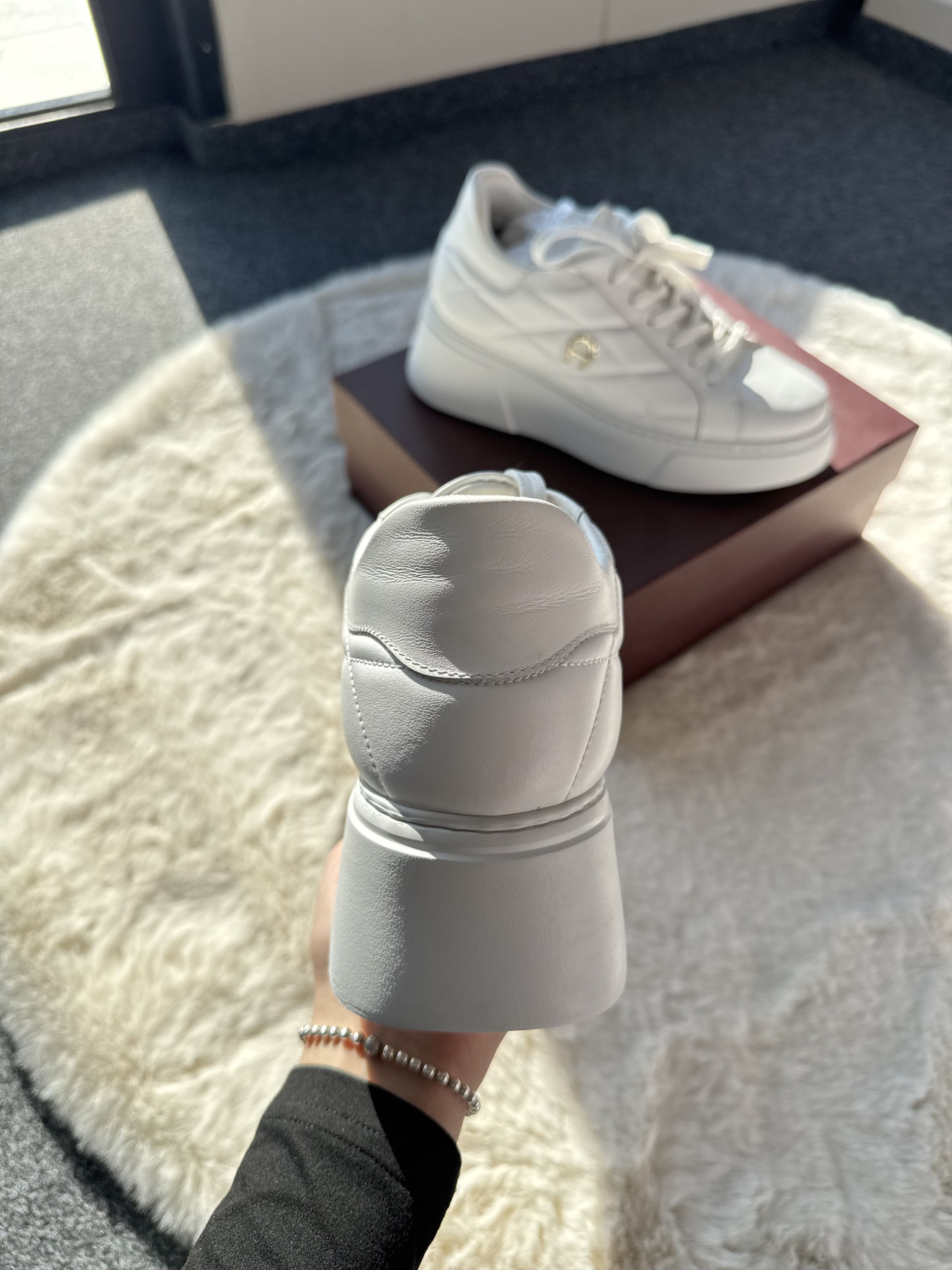 Aigner Aiger Elaine 13 Women's Low Sneakers White 39 Size US 9 / IT 39 - 8 Thumbnail