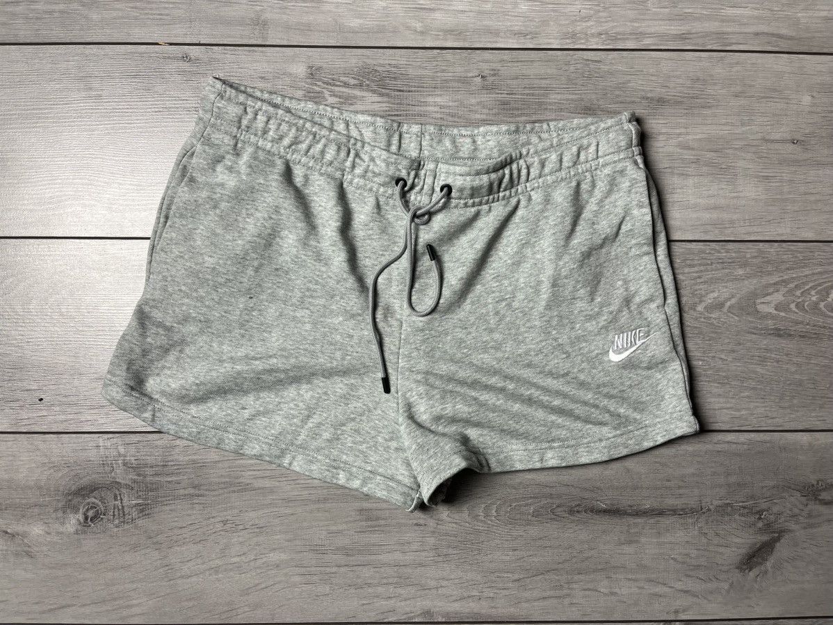 Nike Nike sweat shorts size Large Size US 34 / EU 50 - 1 Thumbnail