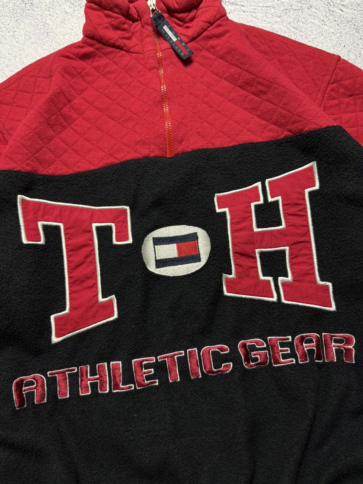 Tommy Hilfiger Rare Tommy Hilfiger Half Zip Fleece Sweatshirt Vintage Style Size US L / EU 52-54 / 3 - 3 Thumbnail