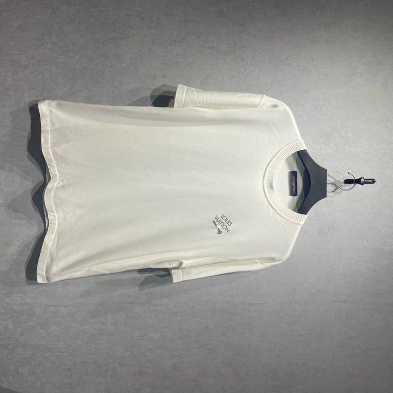 Louis Vuitton Louis Vuitton Pin embroidered logo knit short sleeve Size US XXL / EU 58 / 5 - 1 Thumbnail