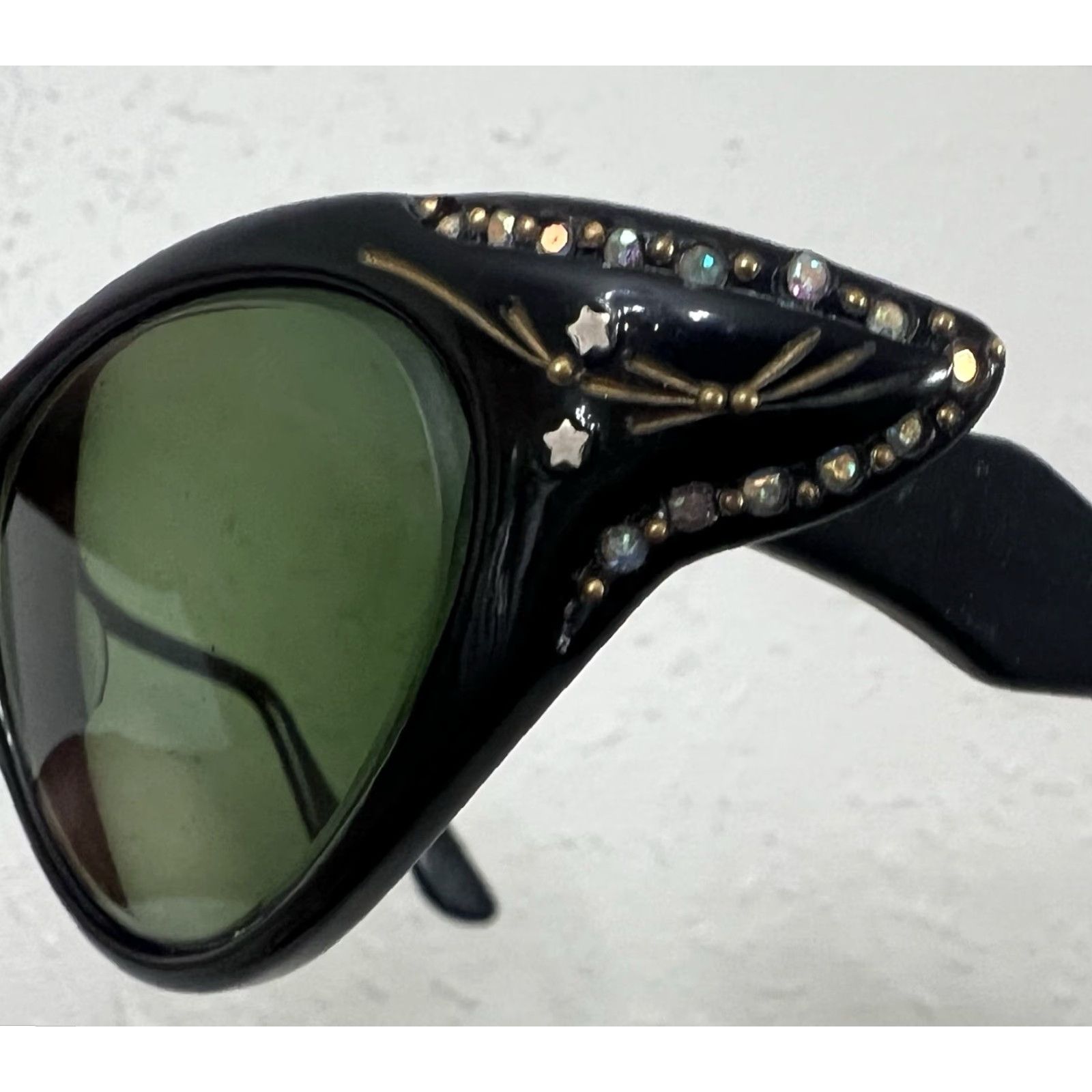 Vintage VINTAGE SR USA Cat Eye Sunglasses Black Green Lens 1950s 5 1/2 Custom Look Art Deco Mens Women Girls Boys Size ONE SIZE - 5 Thumbnail