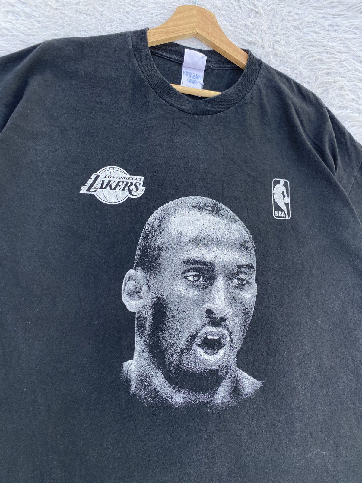NBA Rare Vintage Y2K NBA Kobe Bryant Tshirt Size US XL / EU 56 / 4 - 8 Thumbnail