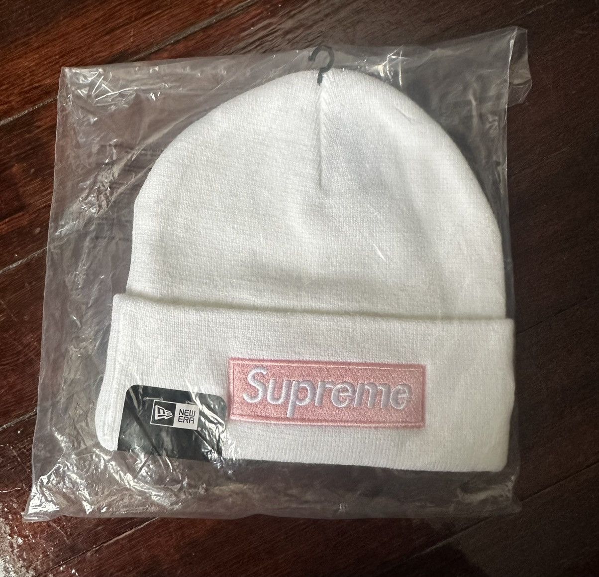 Supreme SUPREME X NEW ERA BOX LOGO BEANIE WHITE Size ONE SIZE - 1 Thumbnail