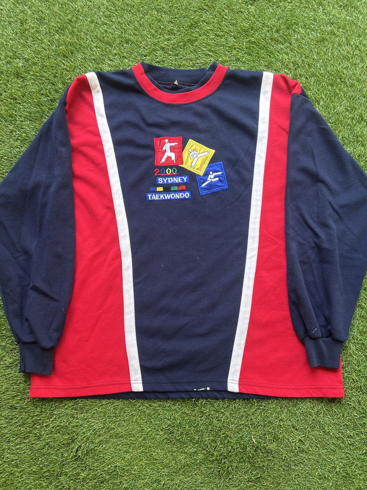 Vintage Vintage 2000 Sydney Olympics Taekwondo Sweatshirt Size US L / EU 52-54 / 3 - 1 Thumbnail