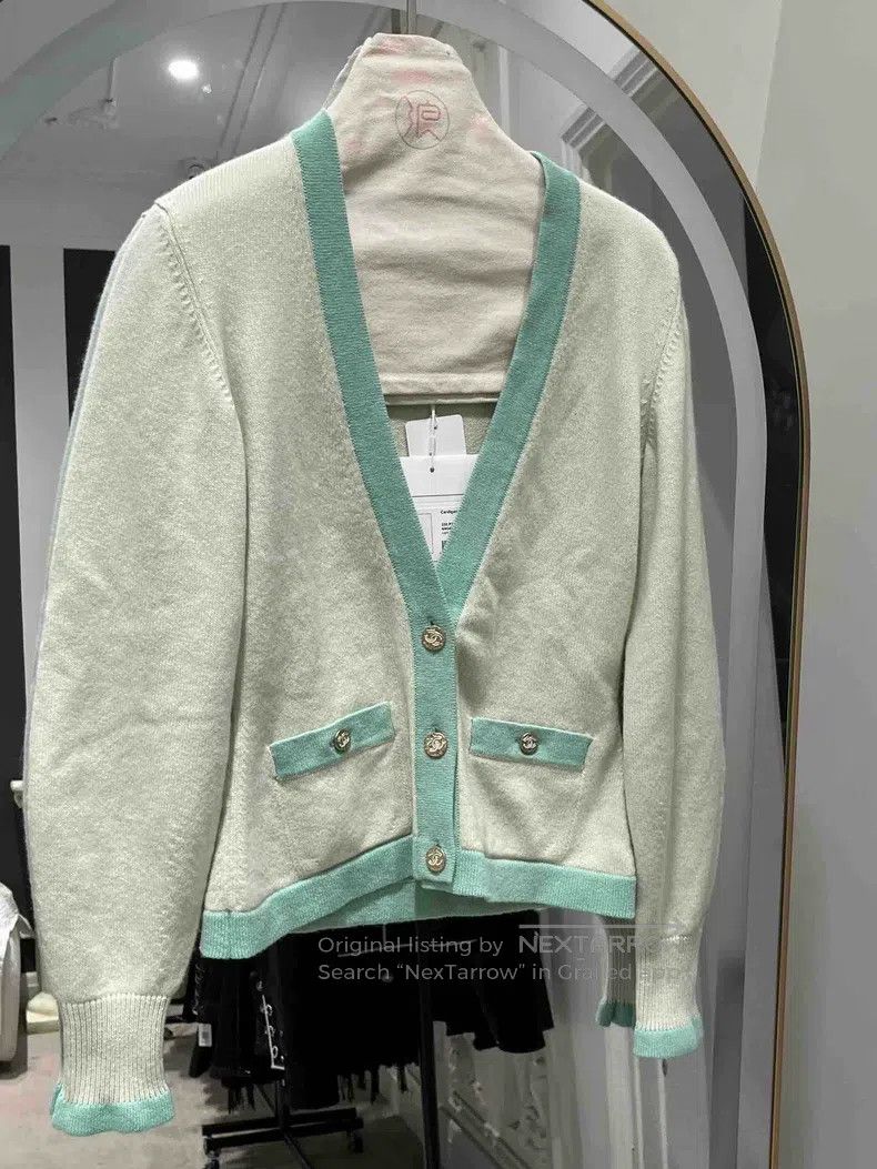 Chanel Chanel Mint green two-pocket knitted cardigan coat Size XXS / US 00 / IT 34 - 1 Thumbnail